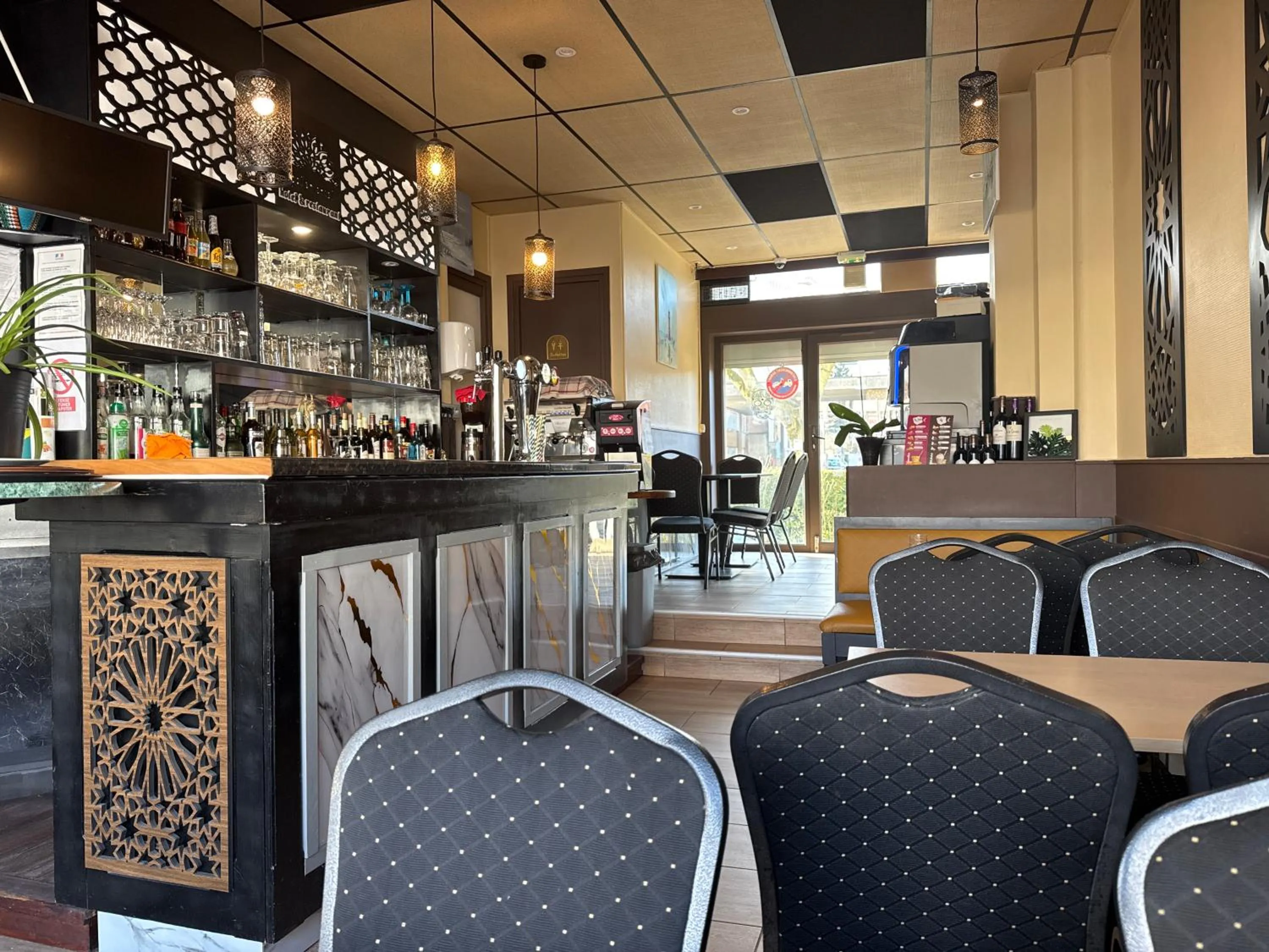 Lounge or bar in Hôtel OpalOriental Boulogne Sur Mer - gare ville et centre