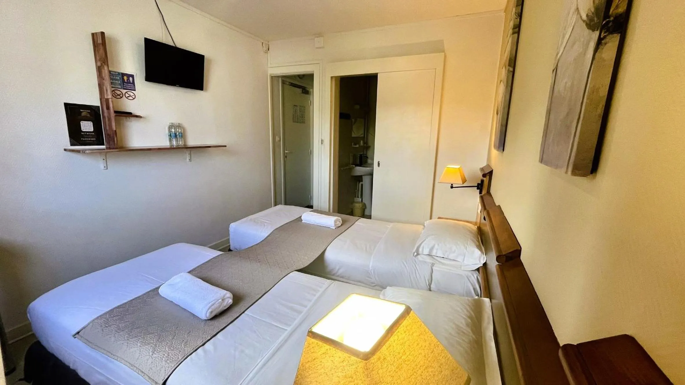 Bed in Hôtel OpalOriental