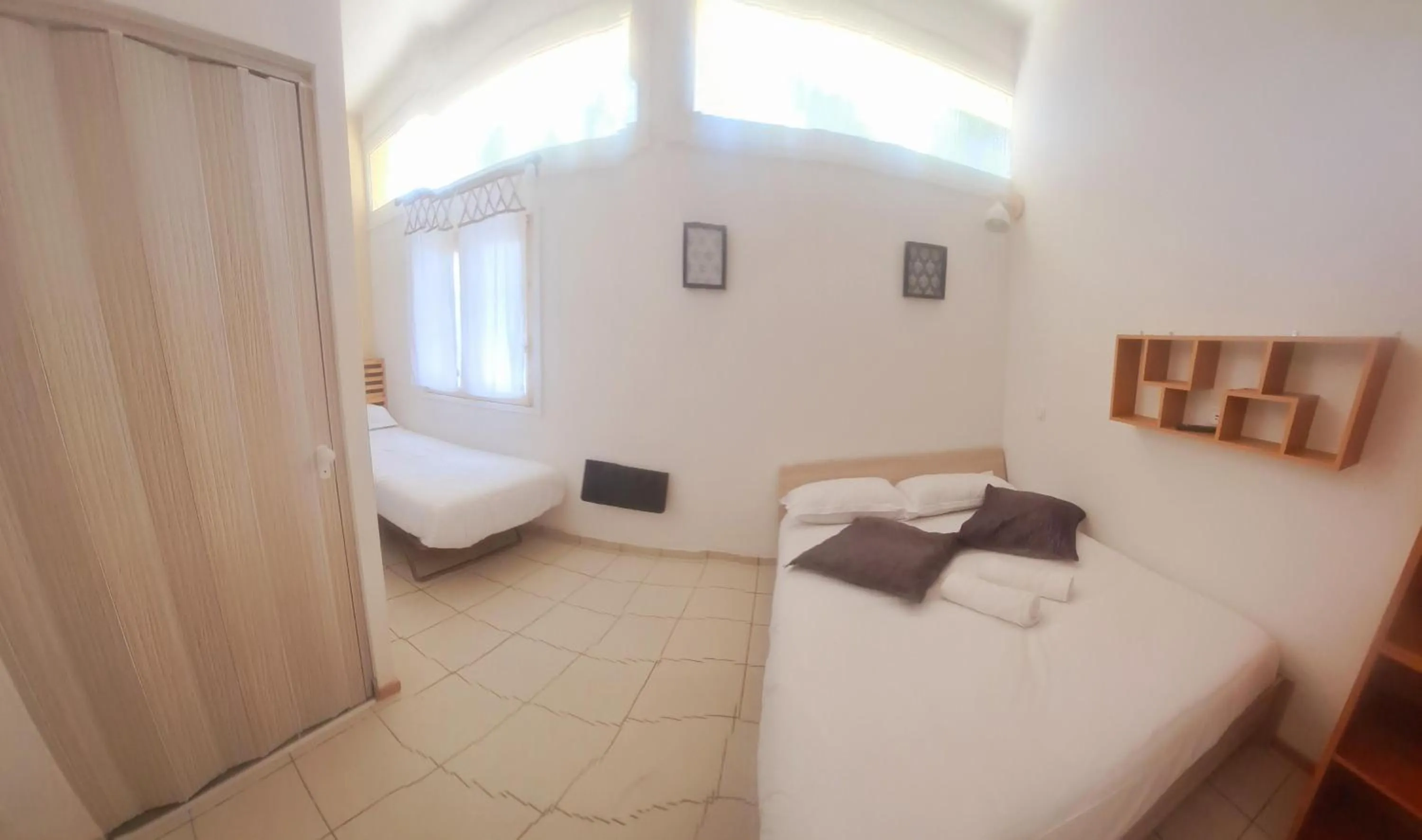 Bedroom, Bed in Hôtel OpalOriental