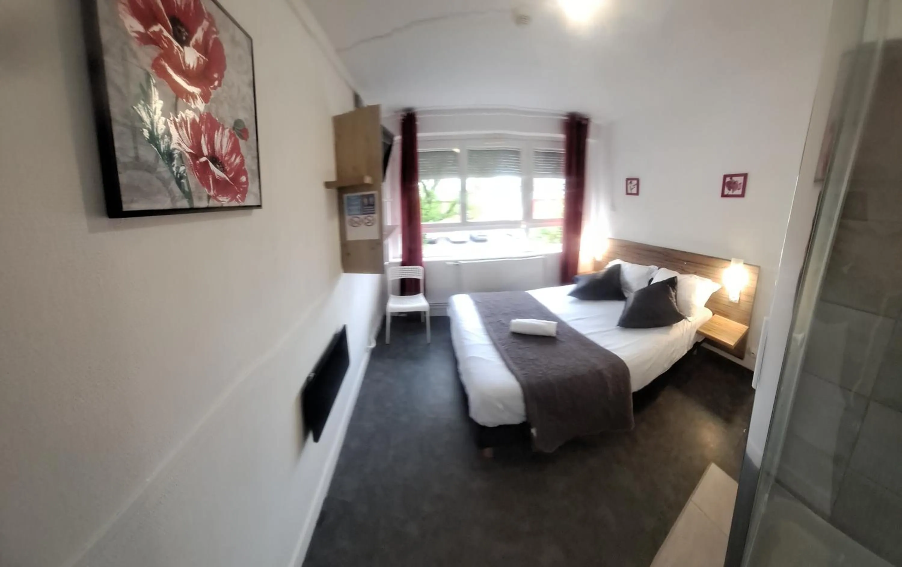 TV and multimedia, Bed in Hôtel OpalOriental