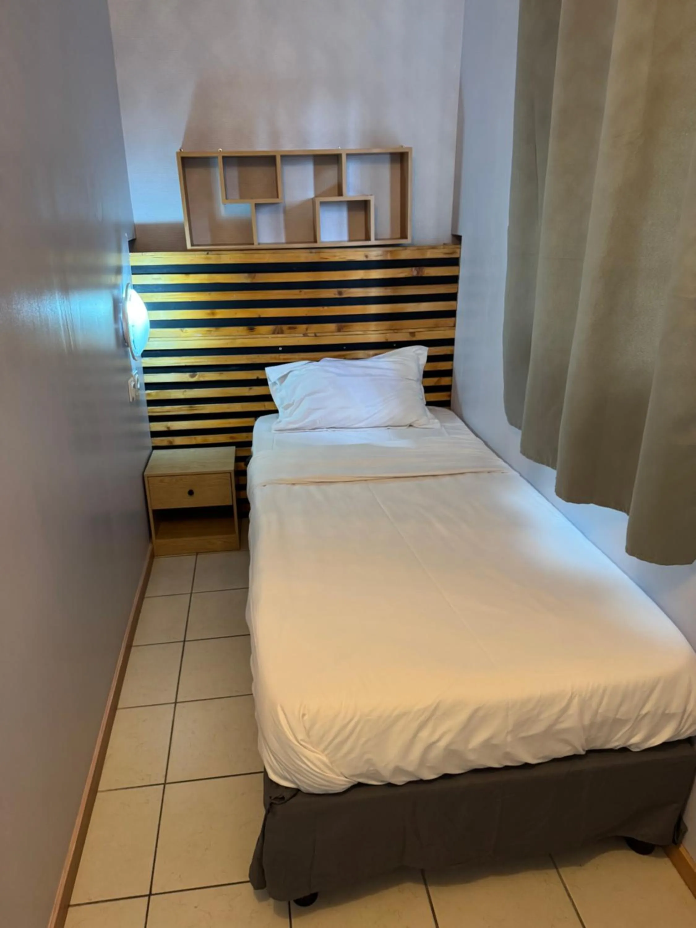 Bed in Hôtel OpalOriental Boulogne Sur Mer - gare ville et centre