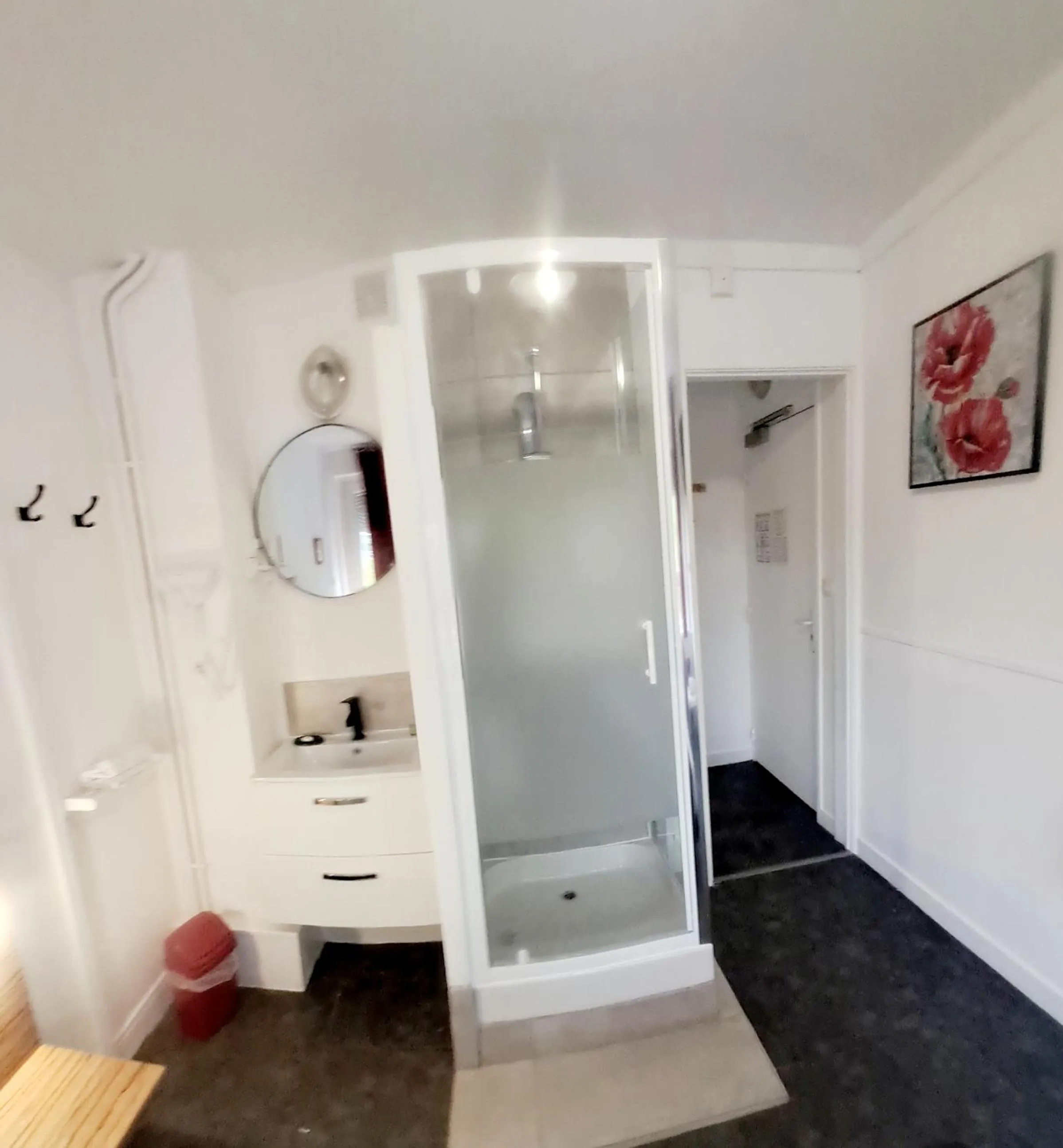 Shower in Hôtel OpalOriental