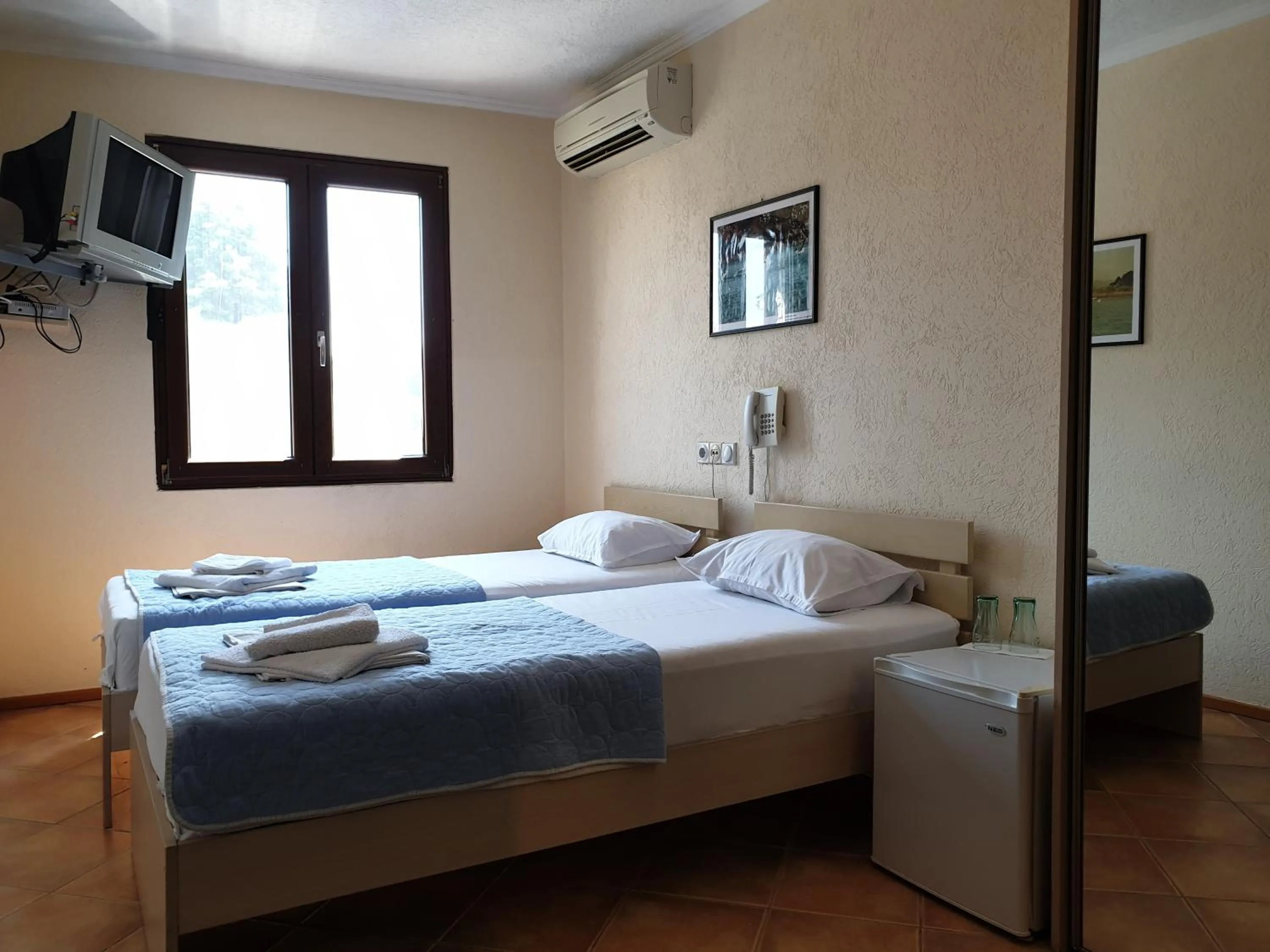 View (from property/room), Bed in Hotel Pelikan