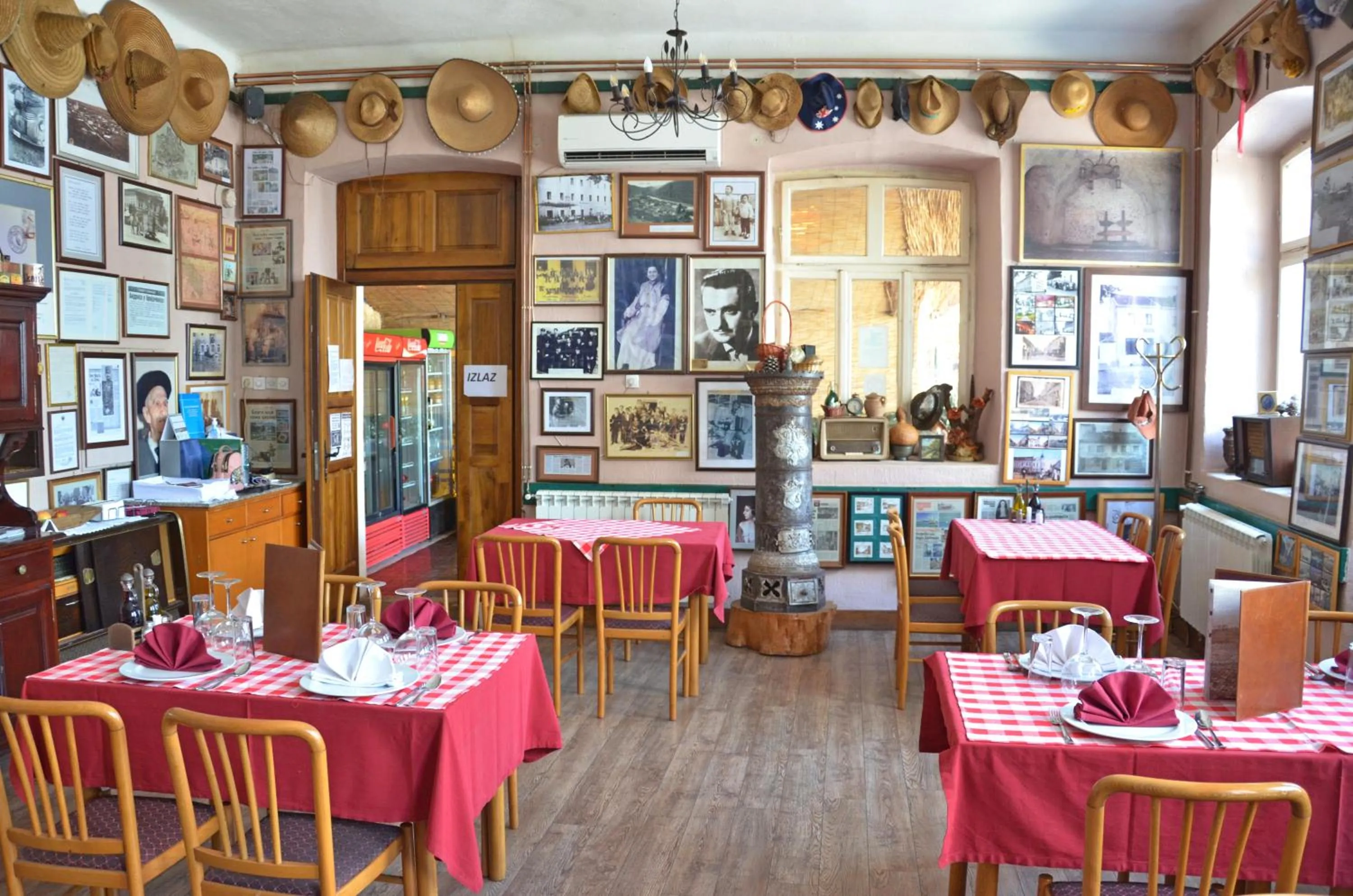 Restaurant/places to eat in Hotel Pelikan