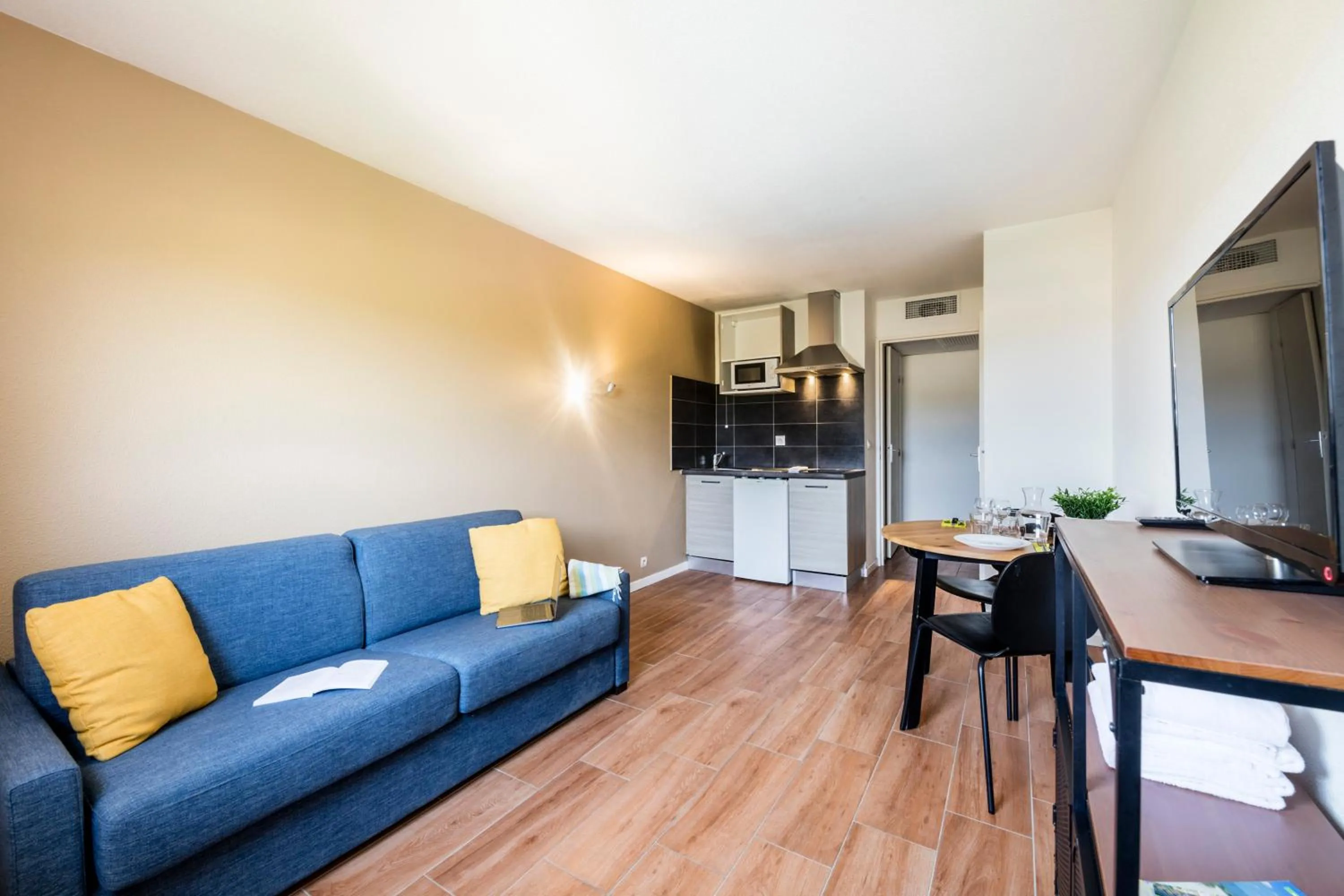 Living room in Garden & City Aix En Provence - Puyricard