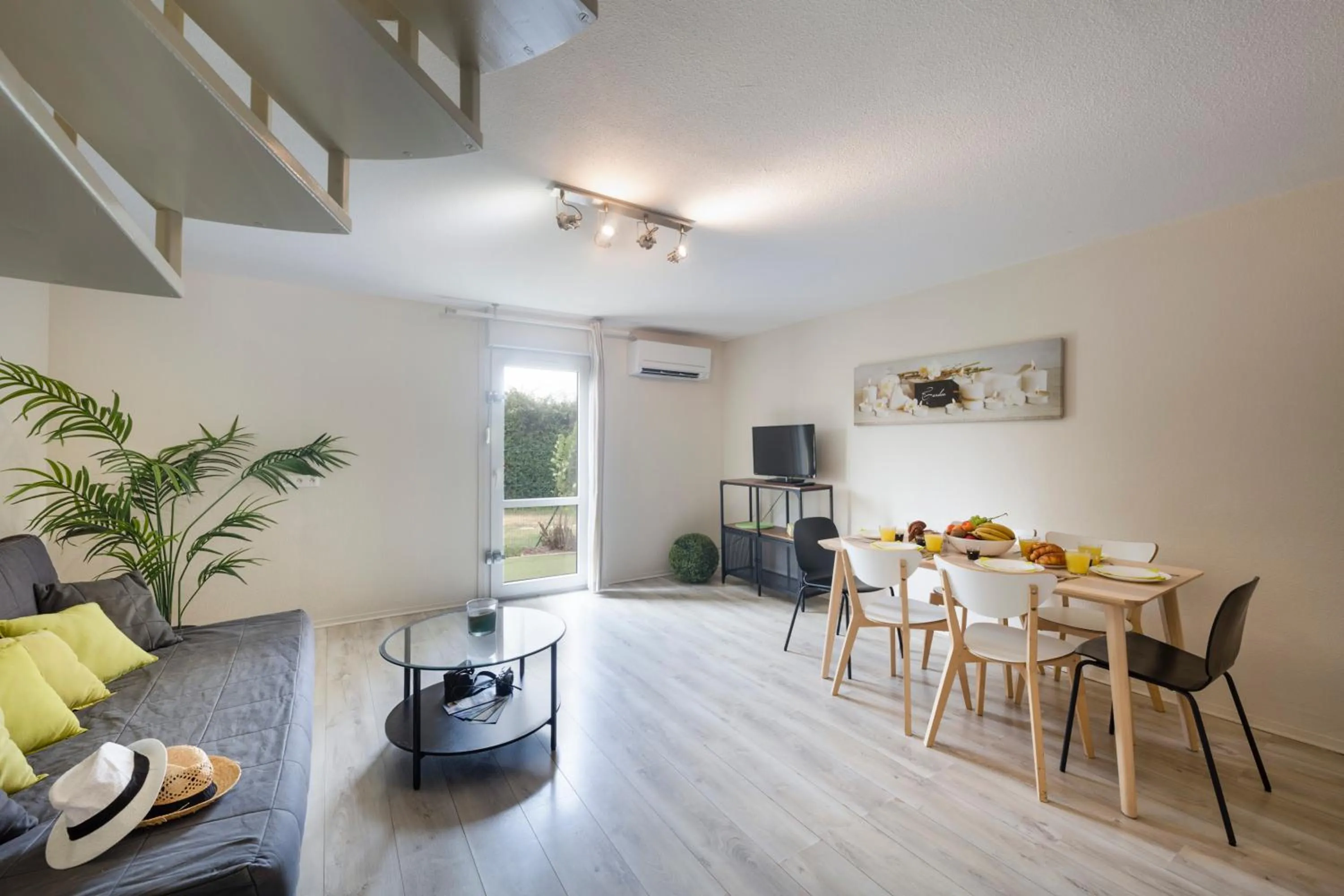 Living room in Garden & City Aix En Provence - Puyricard