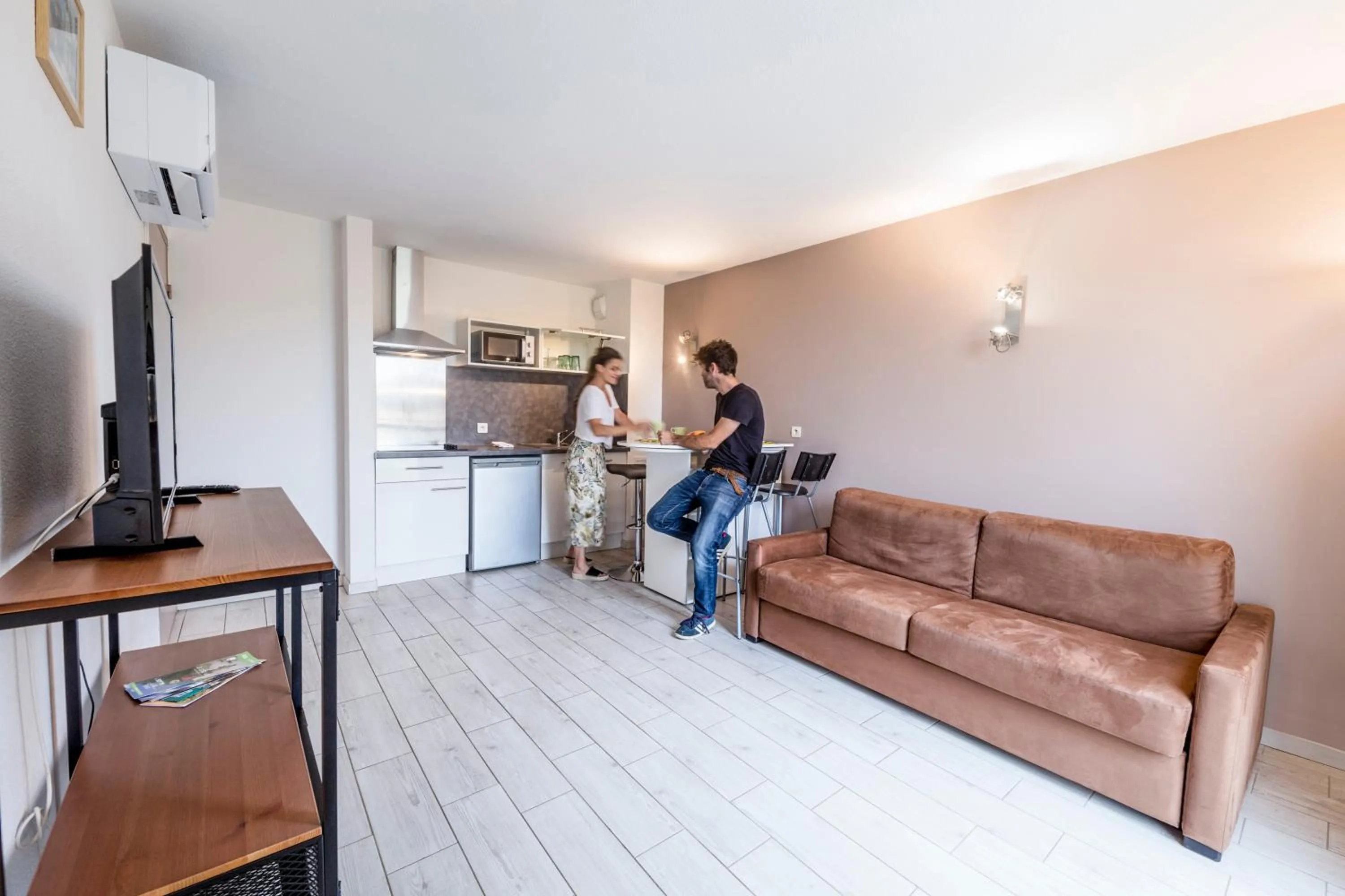 Living room in Garden & City Aix En Provence - Puyricard