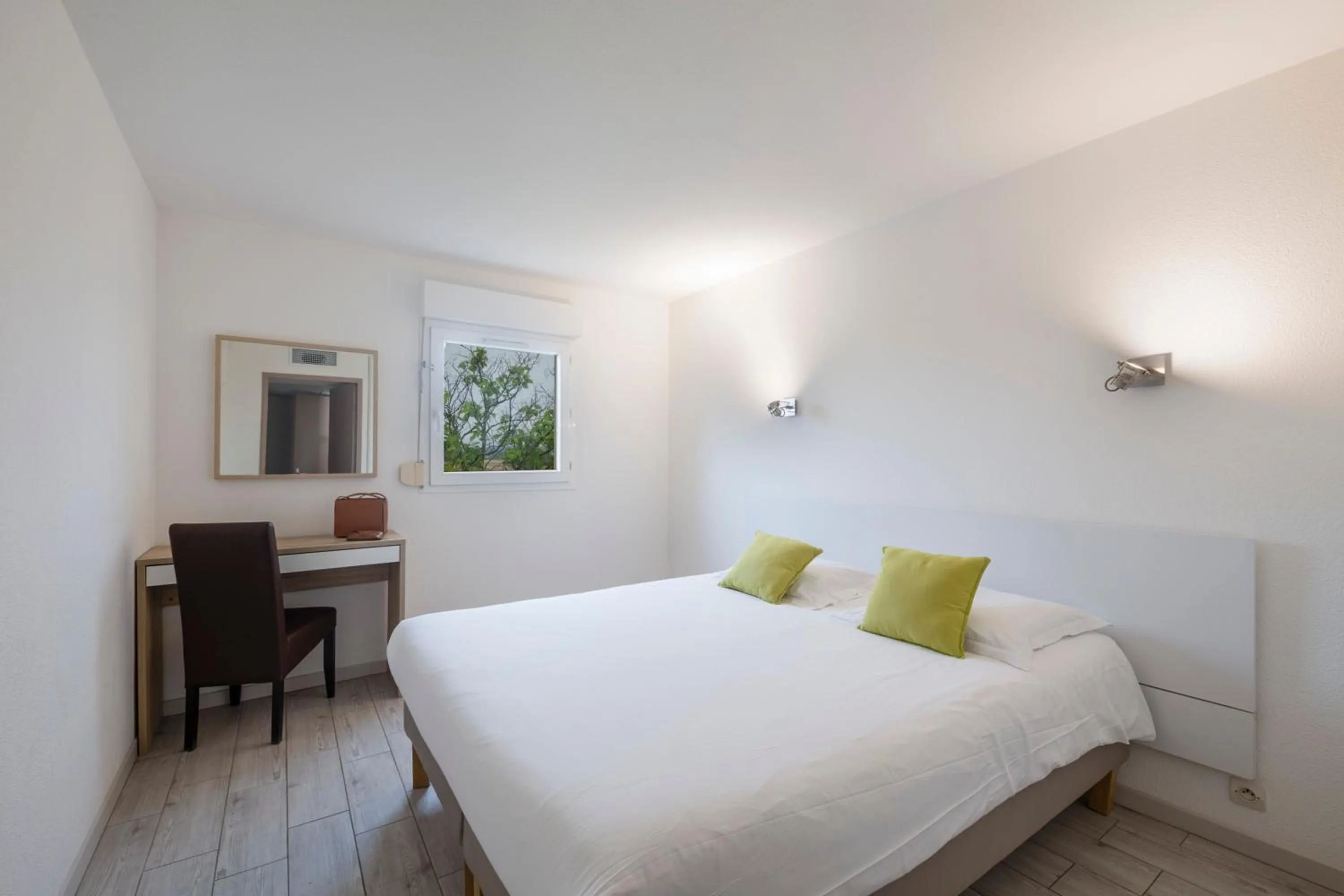 Bedroom, Bed in Garden & City Aix En Provence - Puyricard
