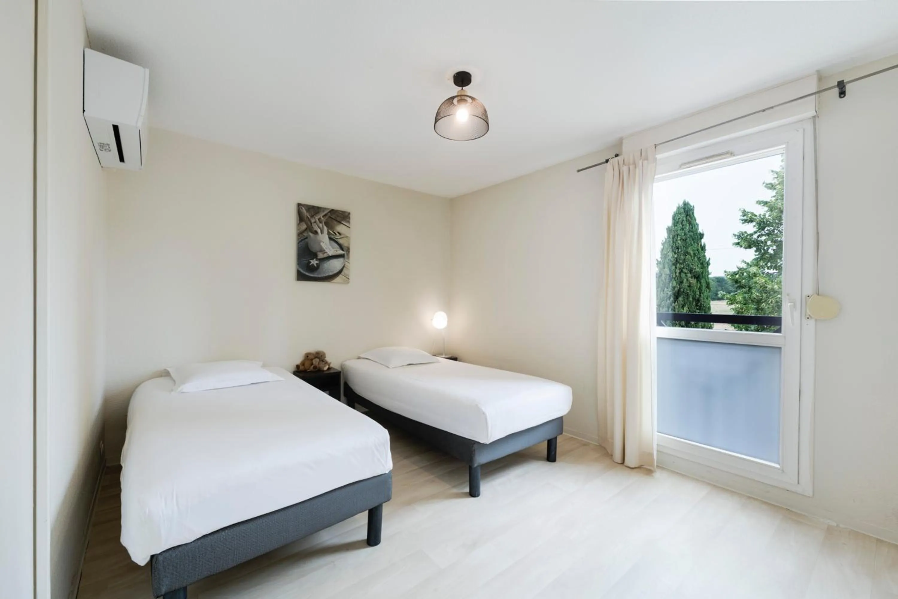 Bedroom, Bed in Garden & City Aix En Provence - Puyricard