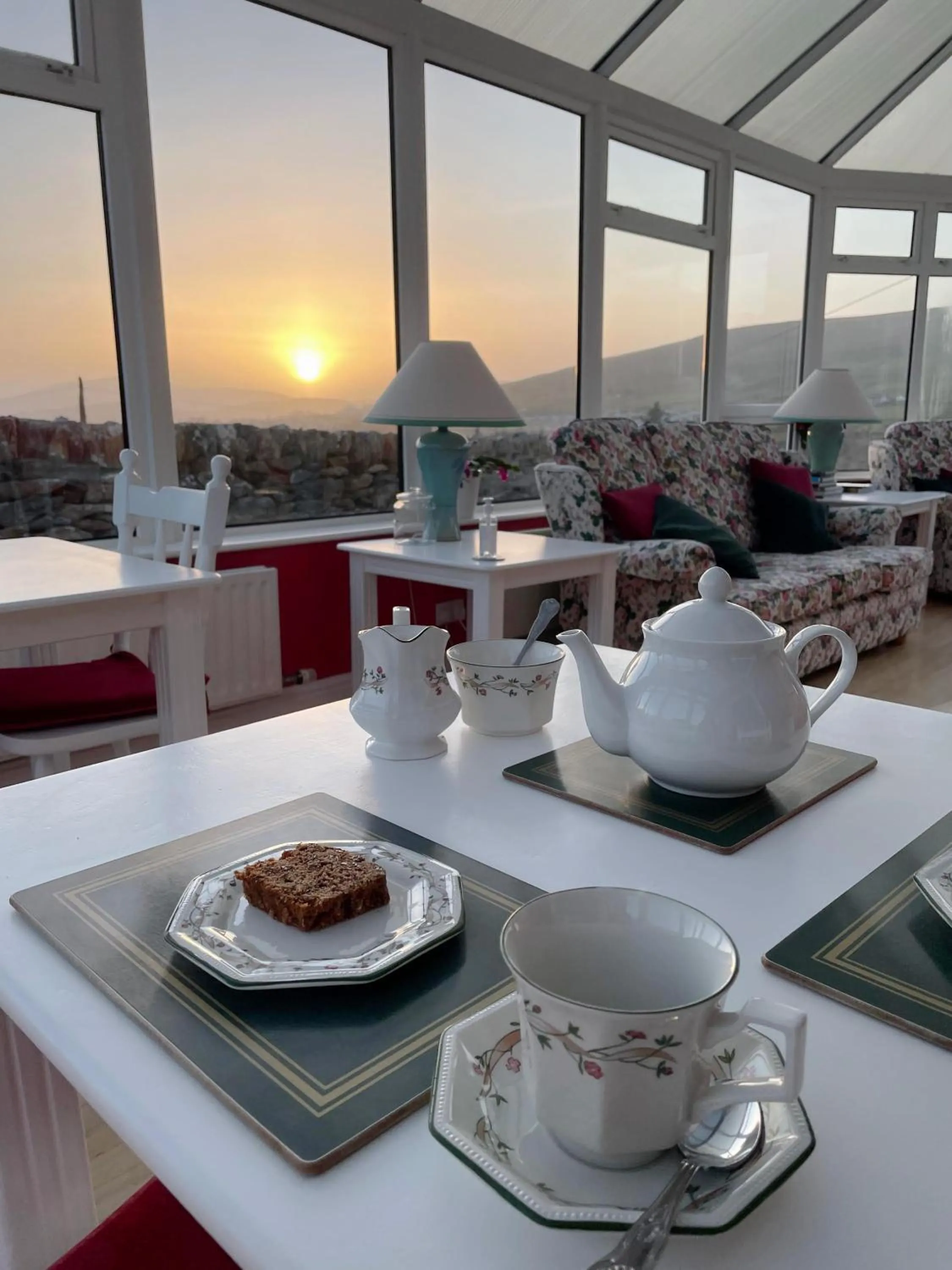 Coffee/tea facilities in Duinin House