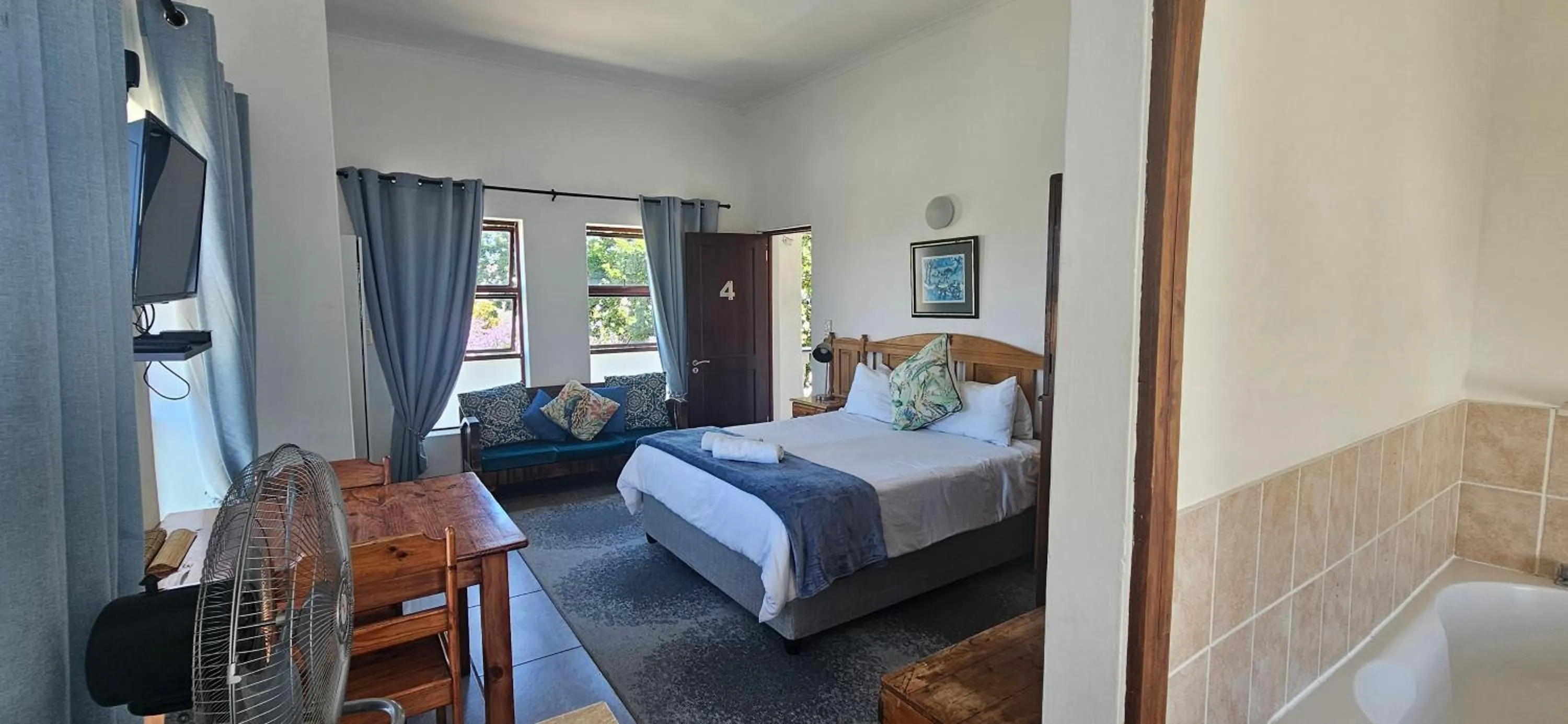 Photo of the whole room, Bed in Kelkiewyn Guesthouse Caledon