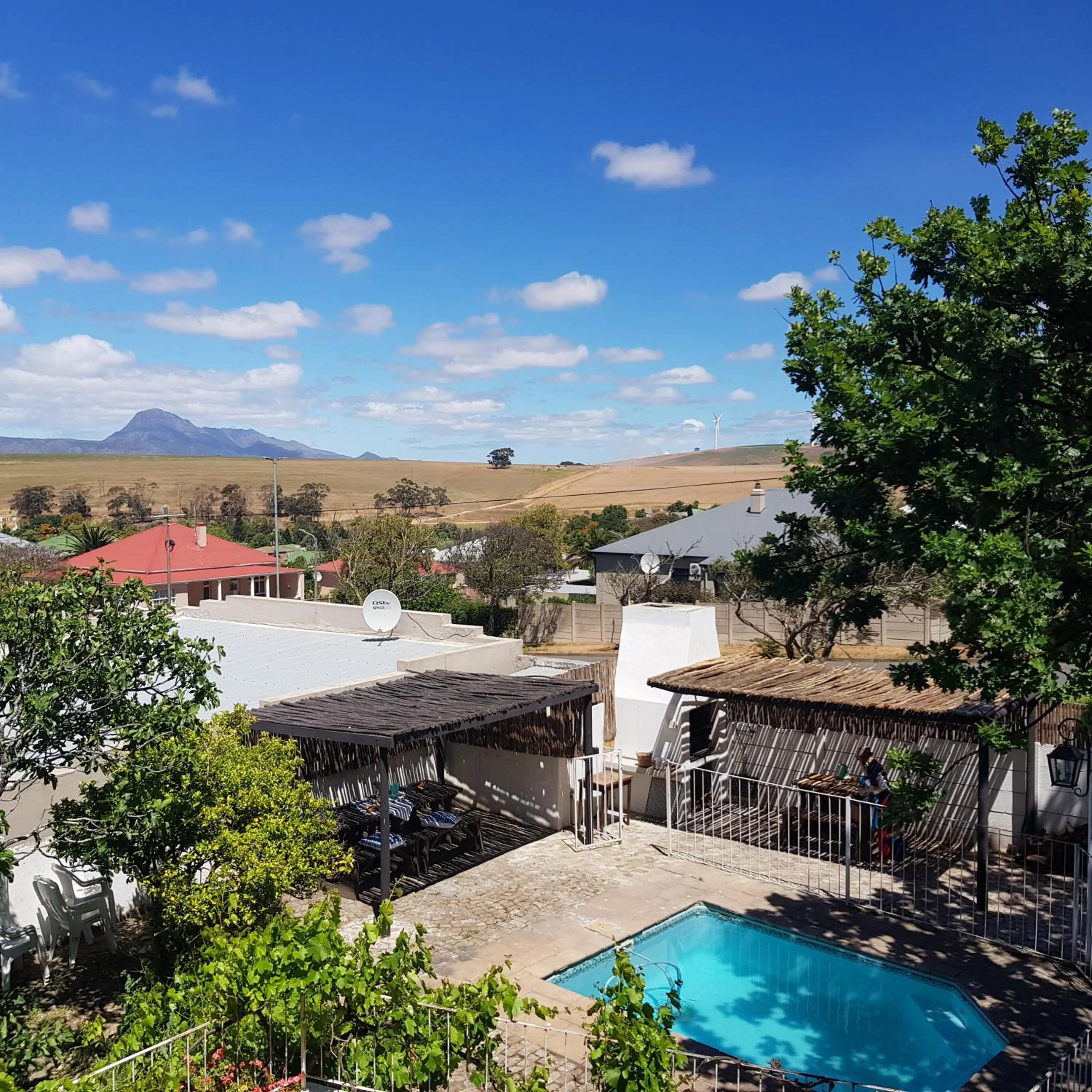 Pool view in Kelkiewyn Guesthouse Caledon