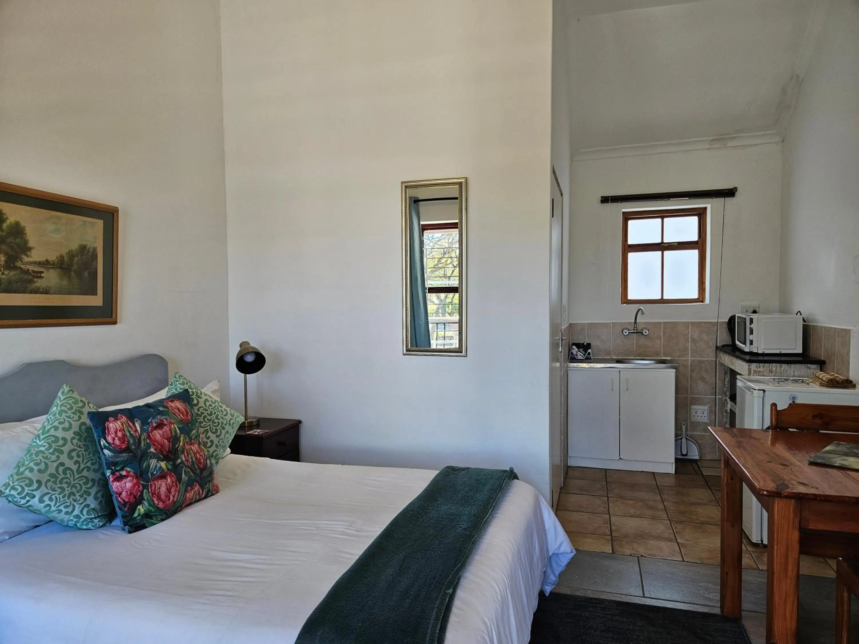 Photo of the whole room, Bed in Kelkiewyn Guesthouse Caledon