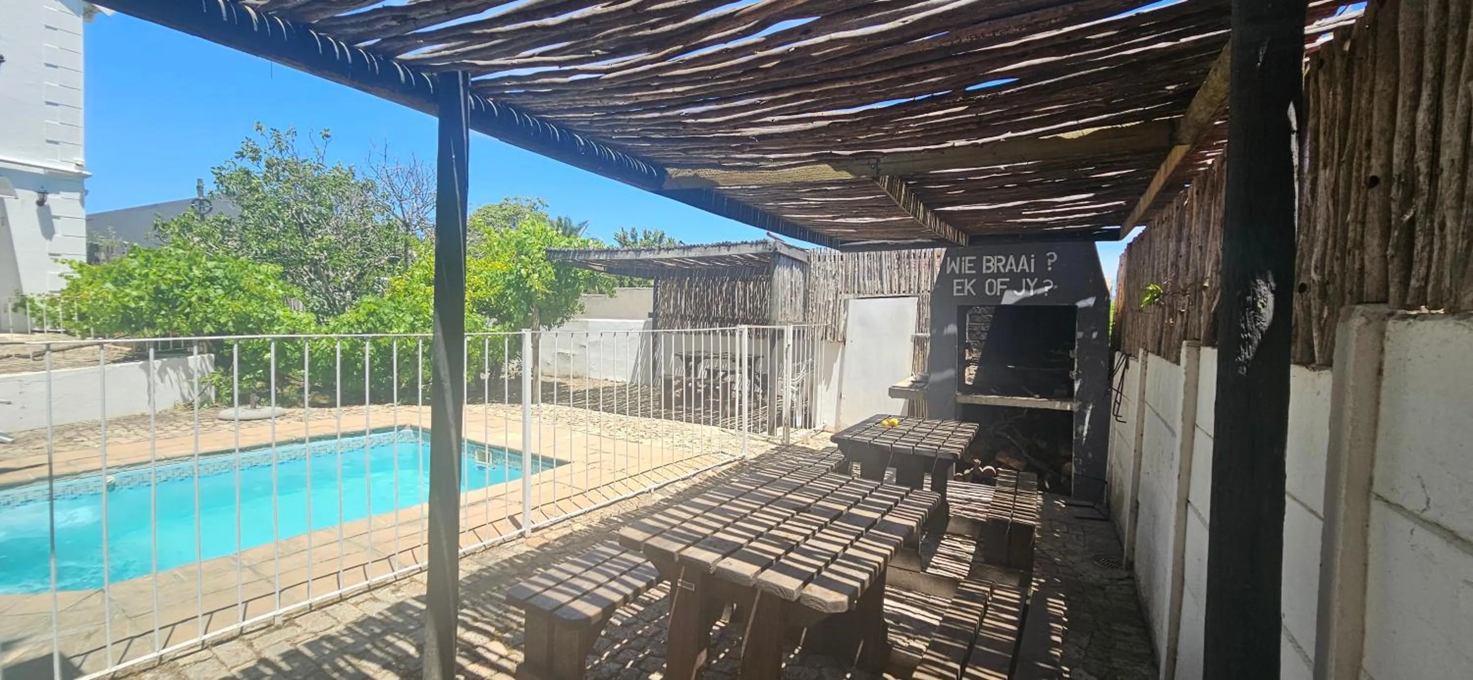 Swimming pool in Kelkiewyn Guesthouse Caledon