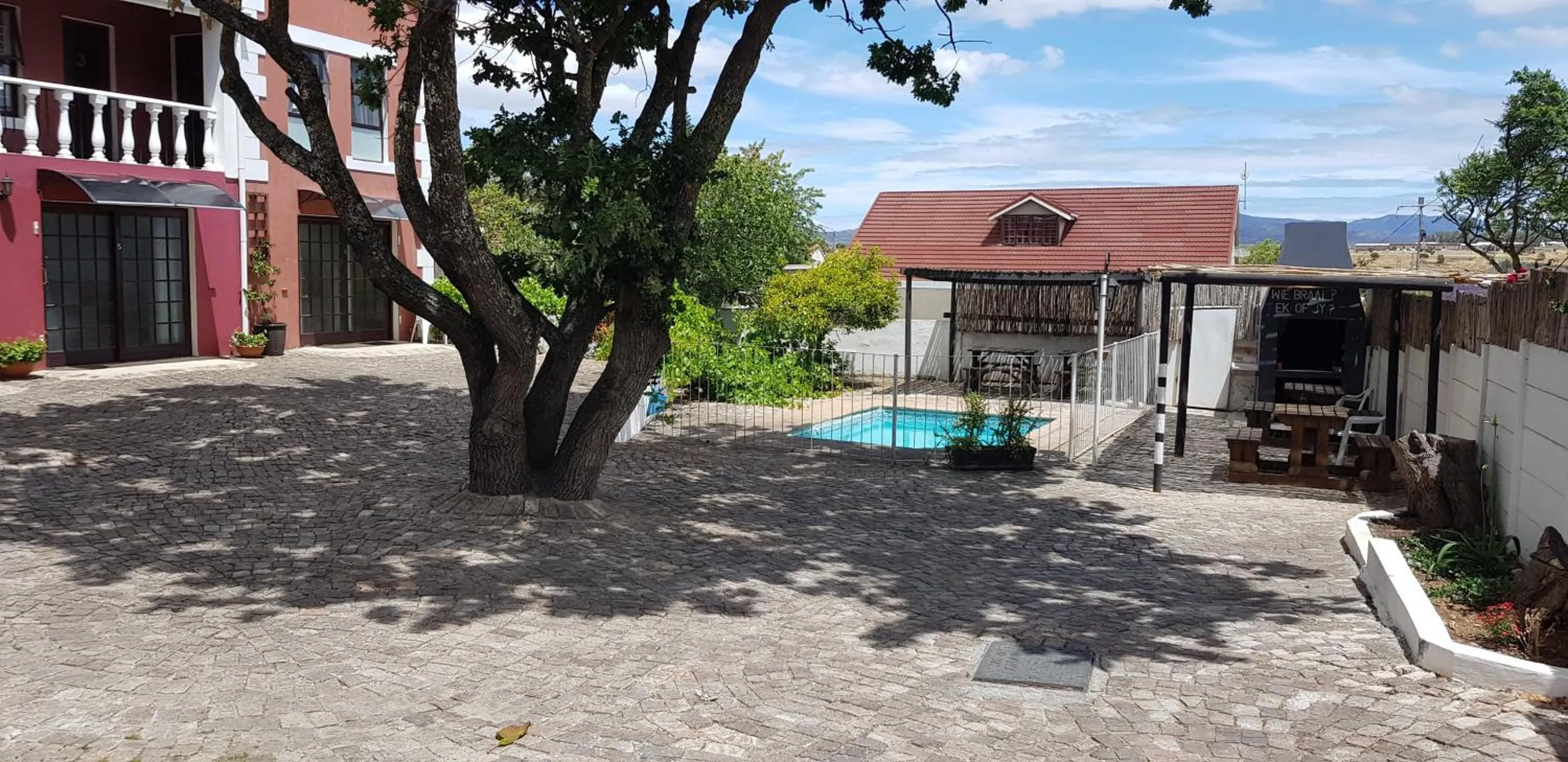 Restaurant/places to eat in Kelkiewyn Guesthouse Caledon