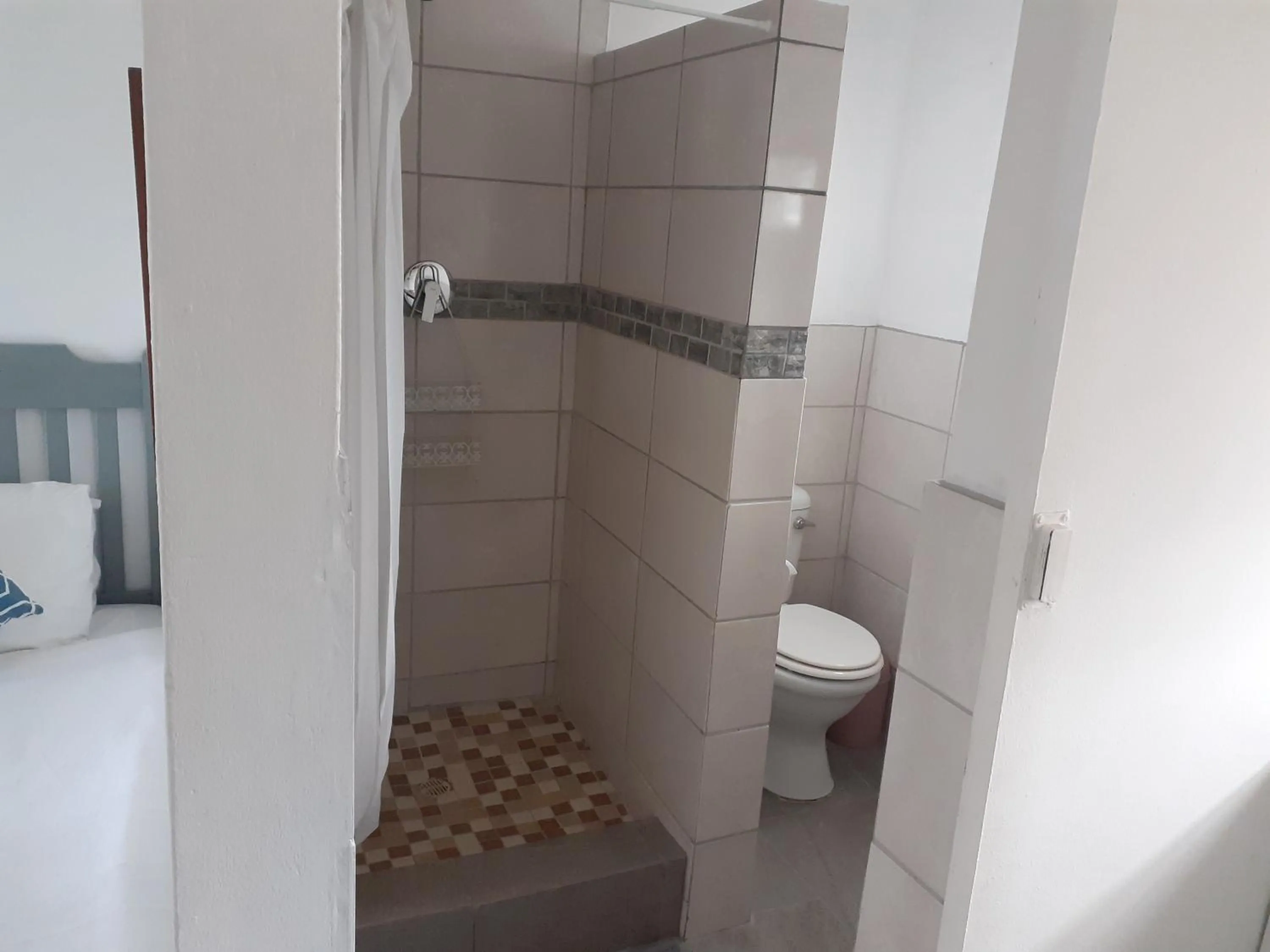 Shower in Kelkiewyn Guesthouse Caledon