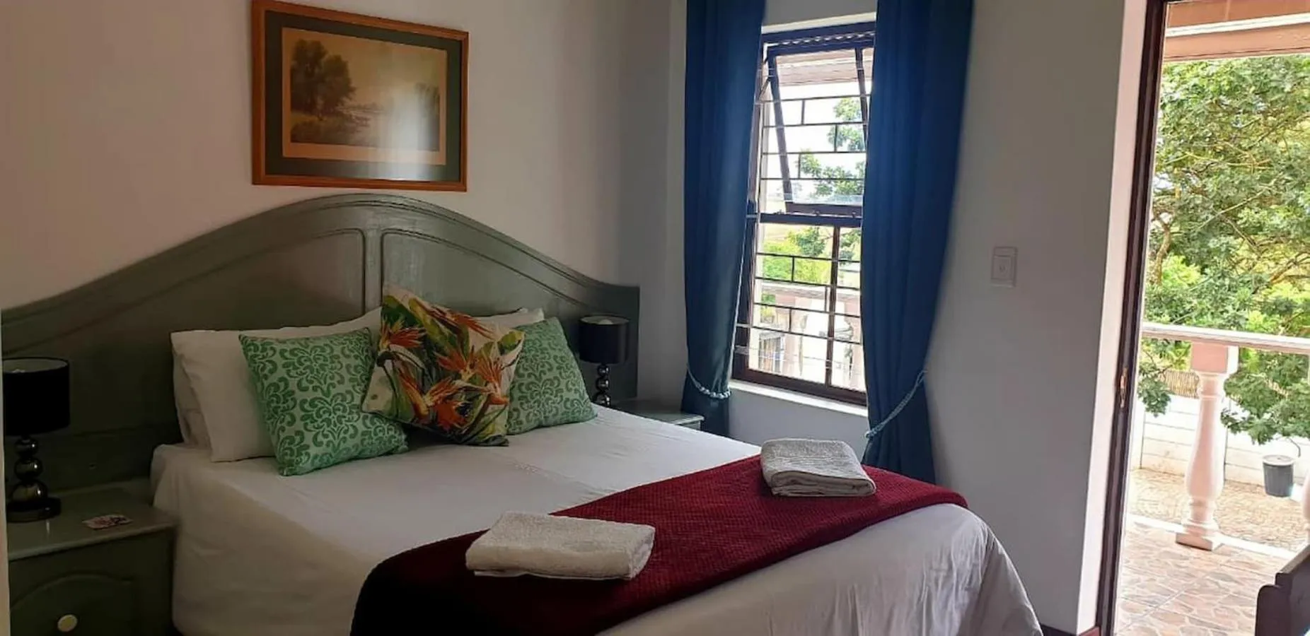 Bed in Kelkiewyn Guesthouse Caledon