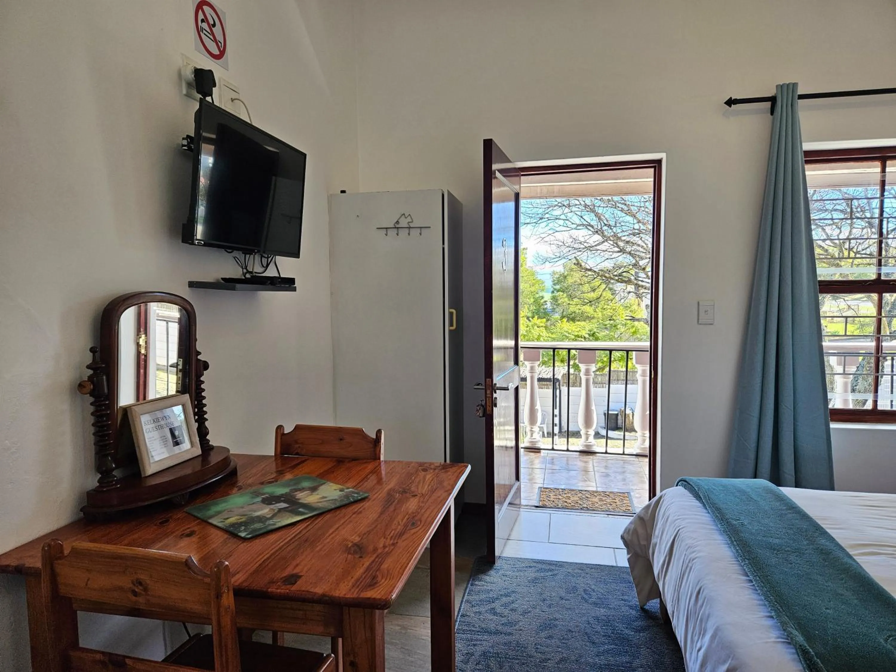 TV and multimedia, Bed in Kelkiewyn Guesthouse Caledon