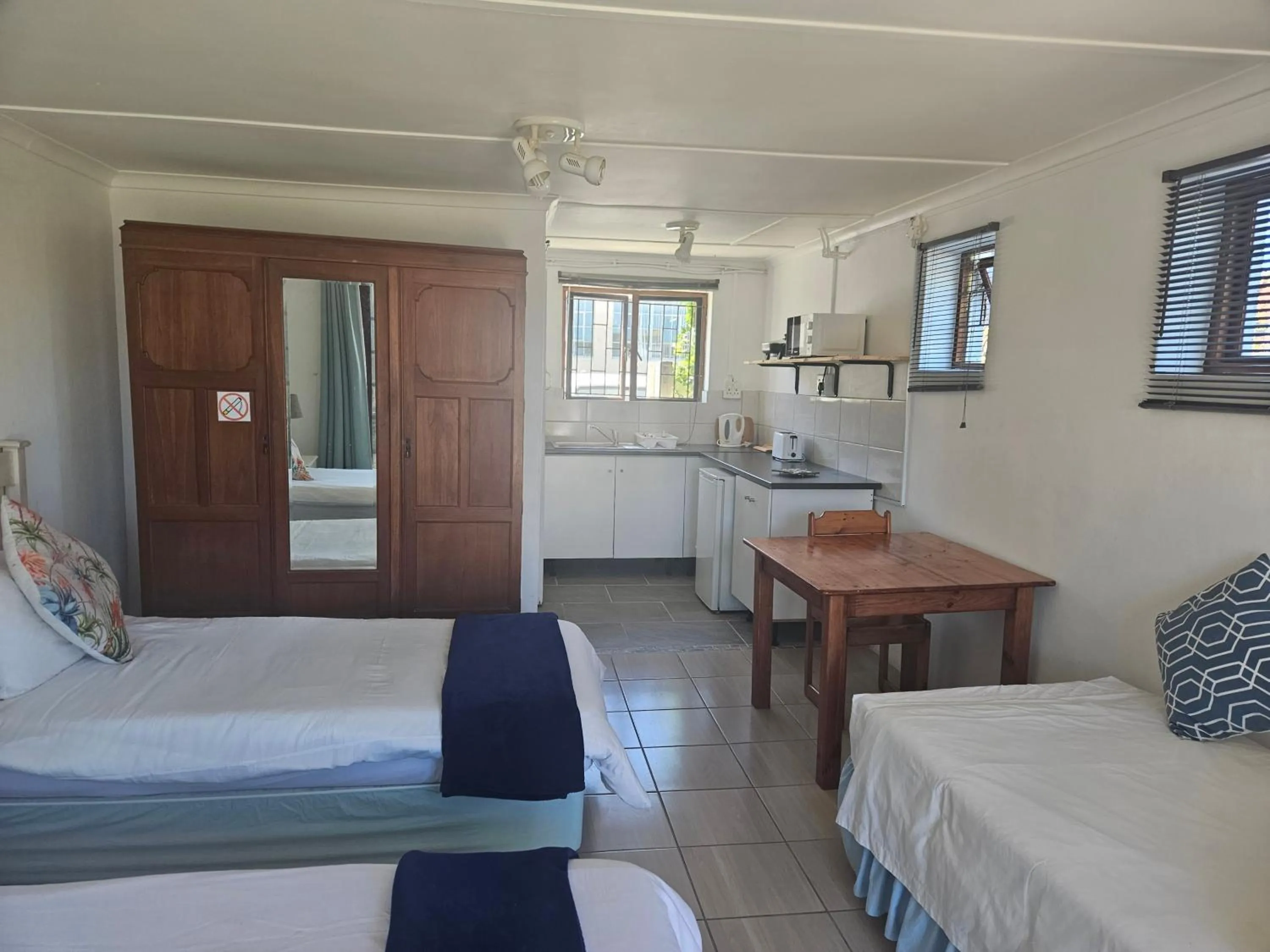 Photo of the whole room in Kelkiewyn Guesthouse Caledon