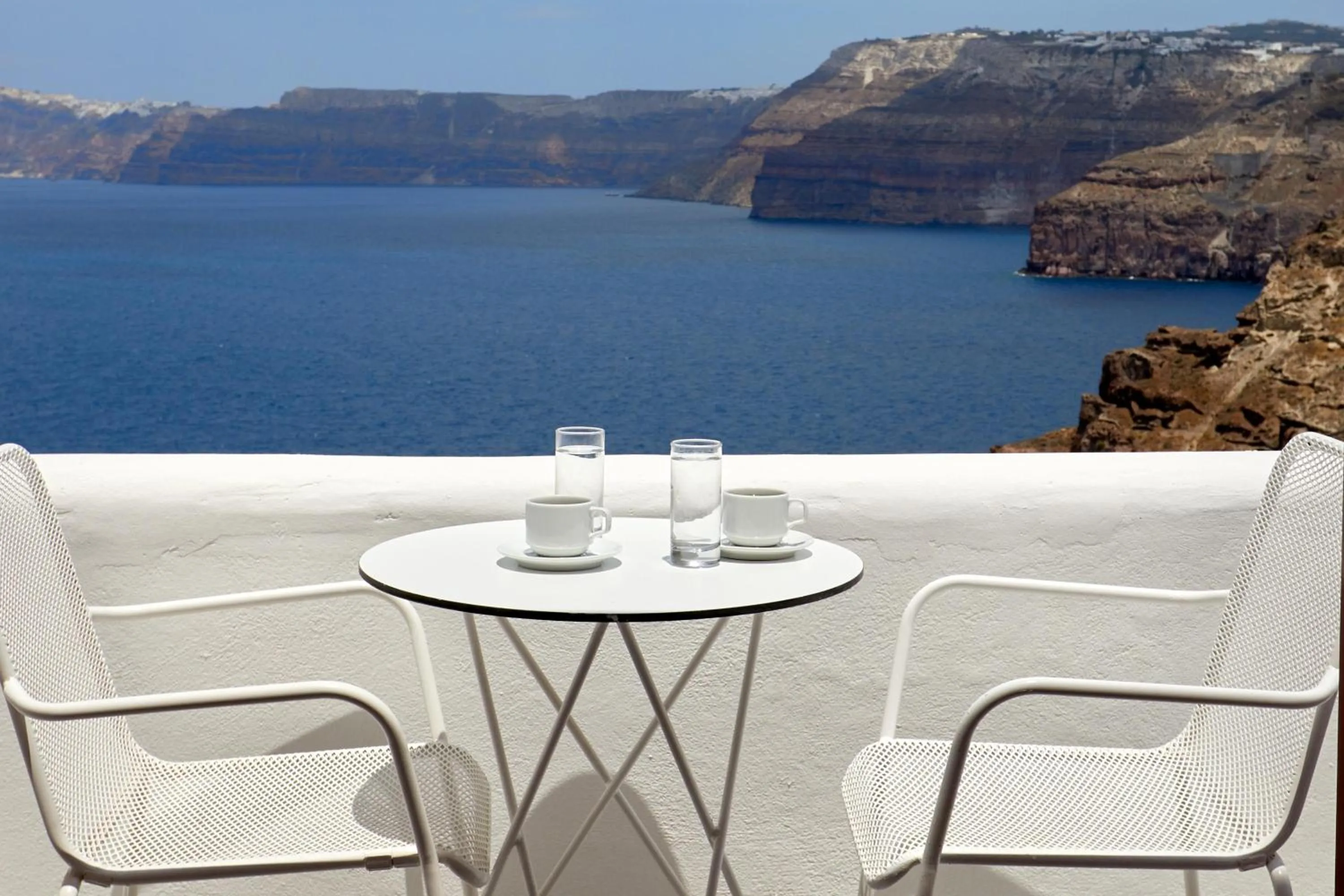 Photo of the whole room in Santorini View