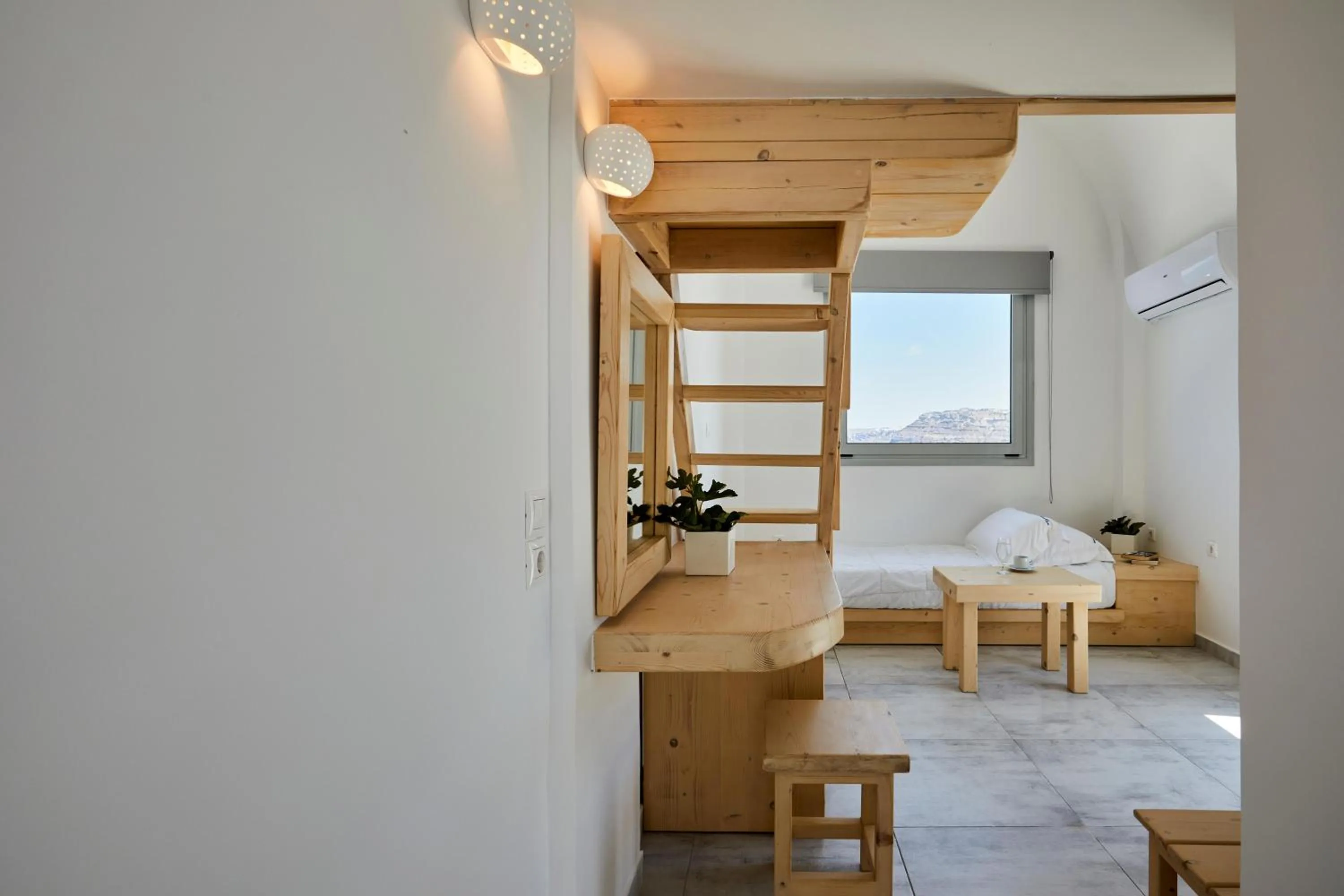 Photo of the whole room, Bed in Santorini View