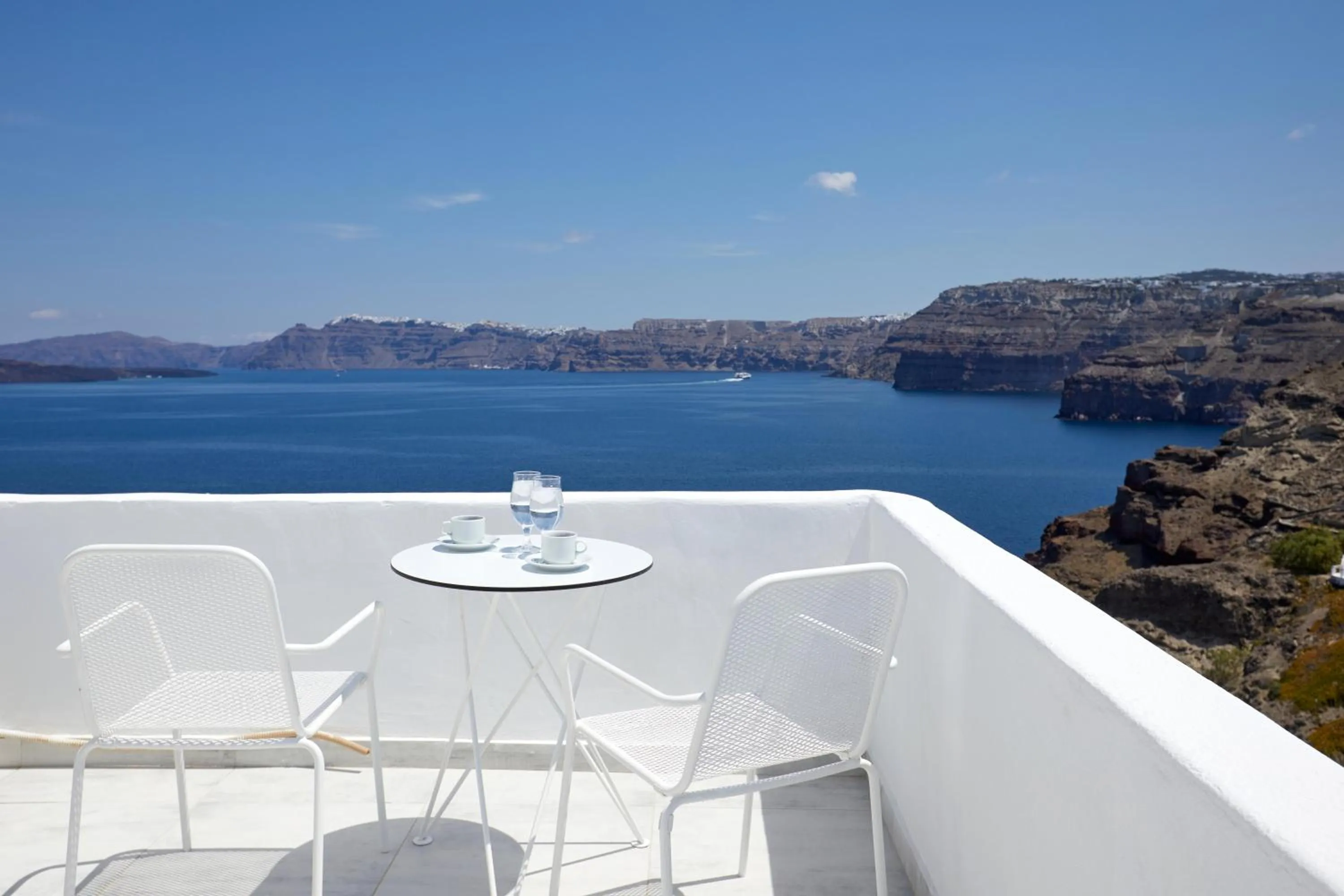 Photo of the whole room in Santorini View