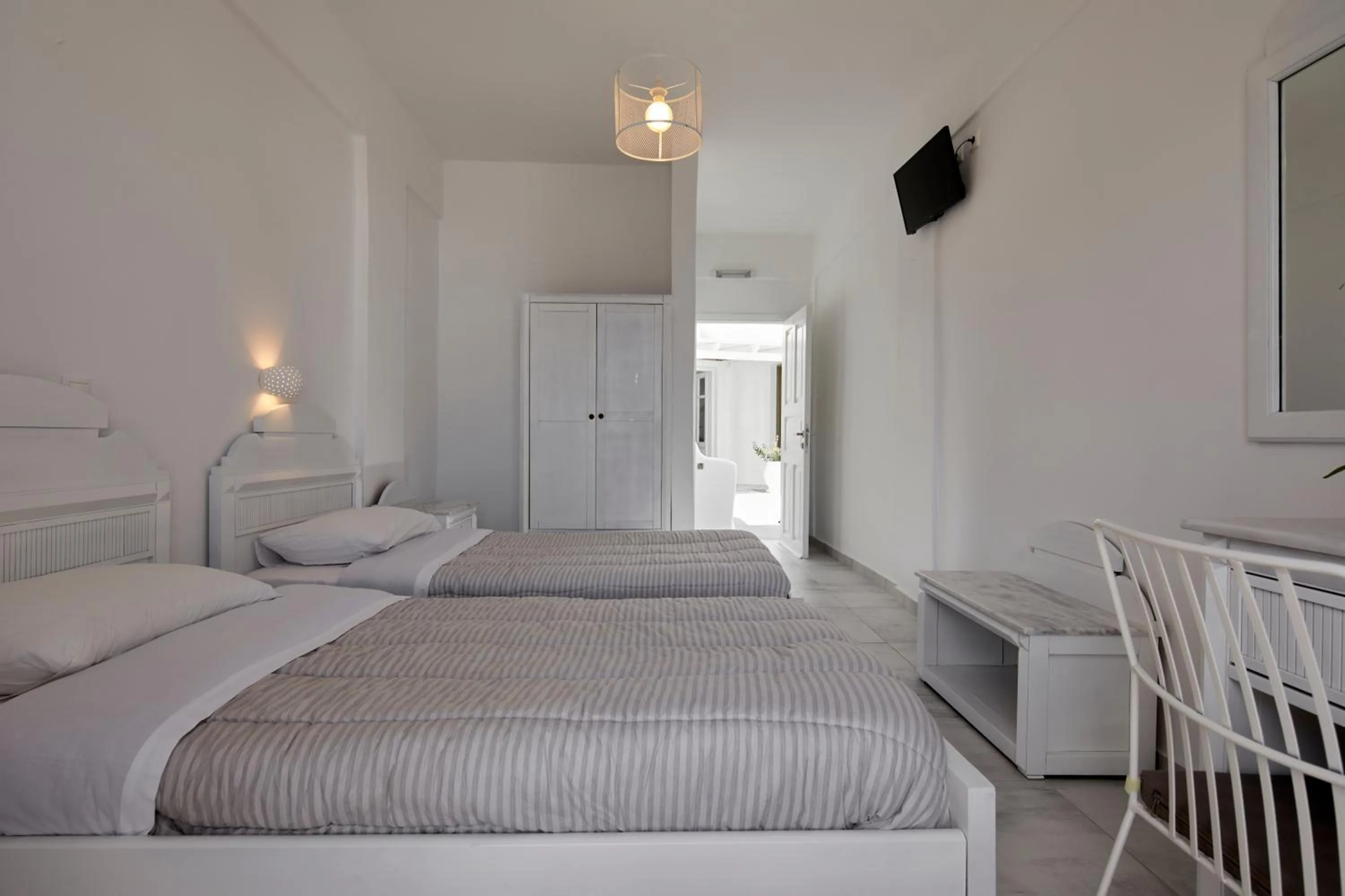 Bed in Santorini View