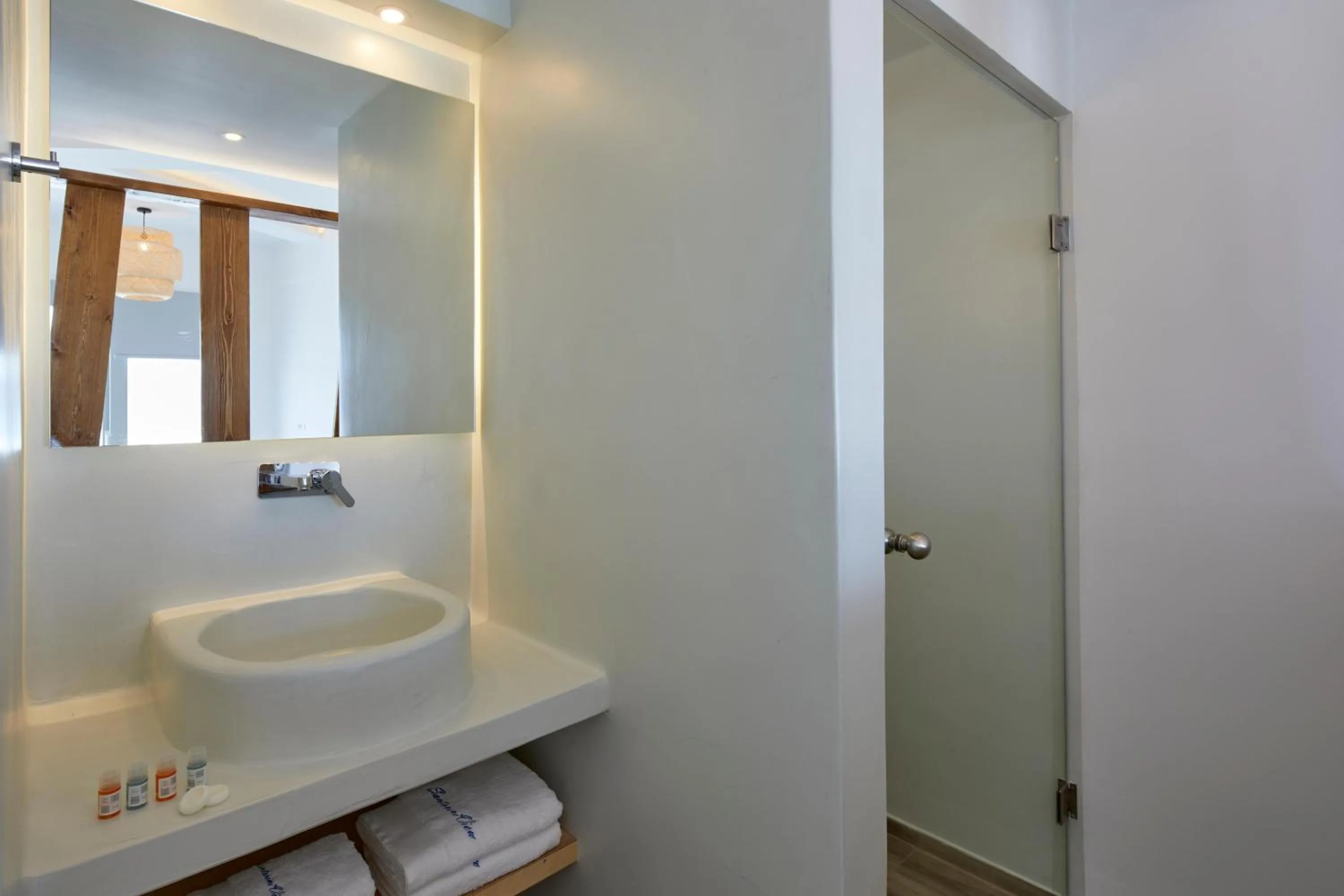 Bathroom in Santorini View