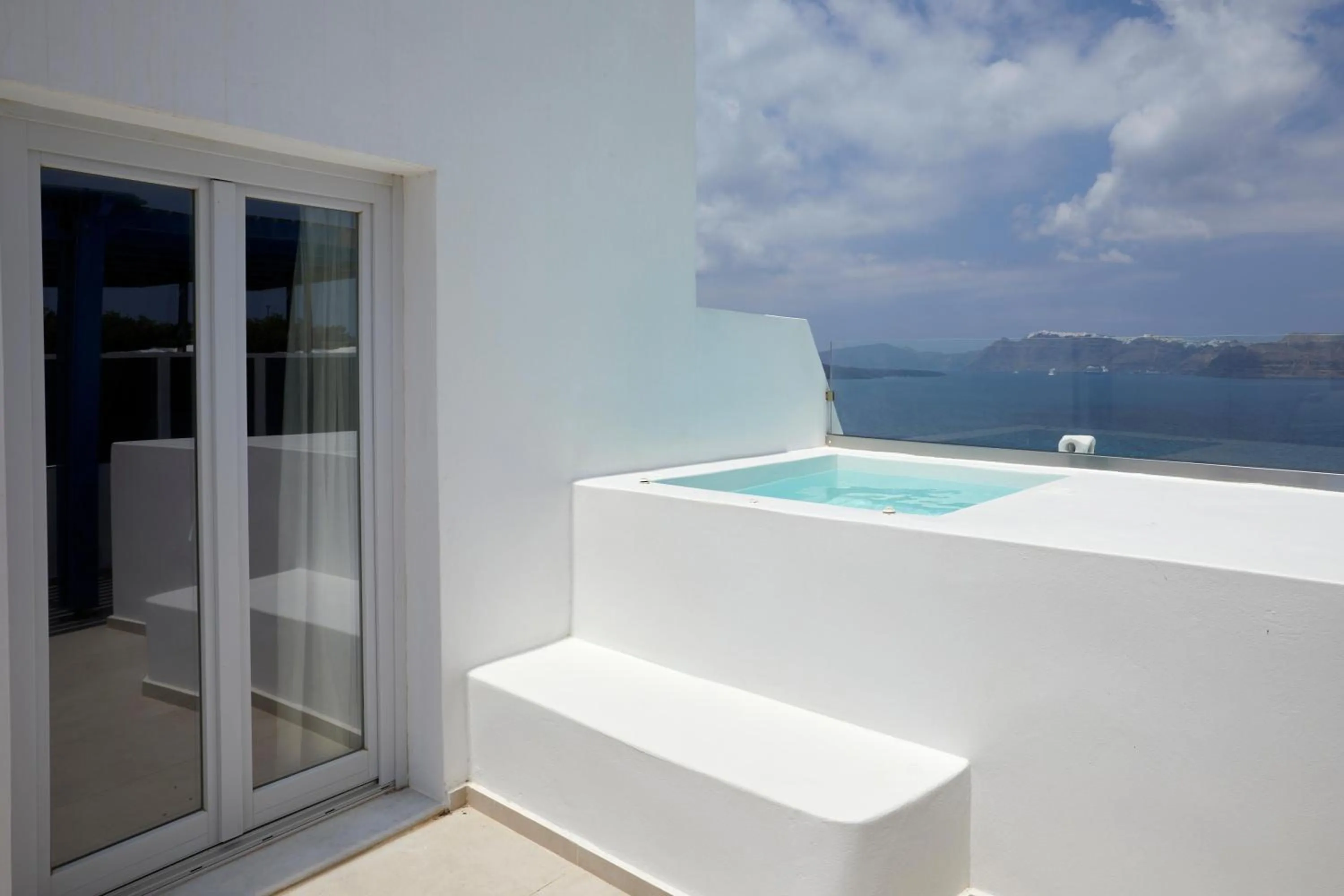 Photo of the whole room in Santorini View