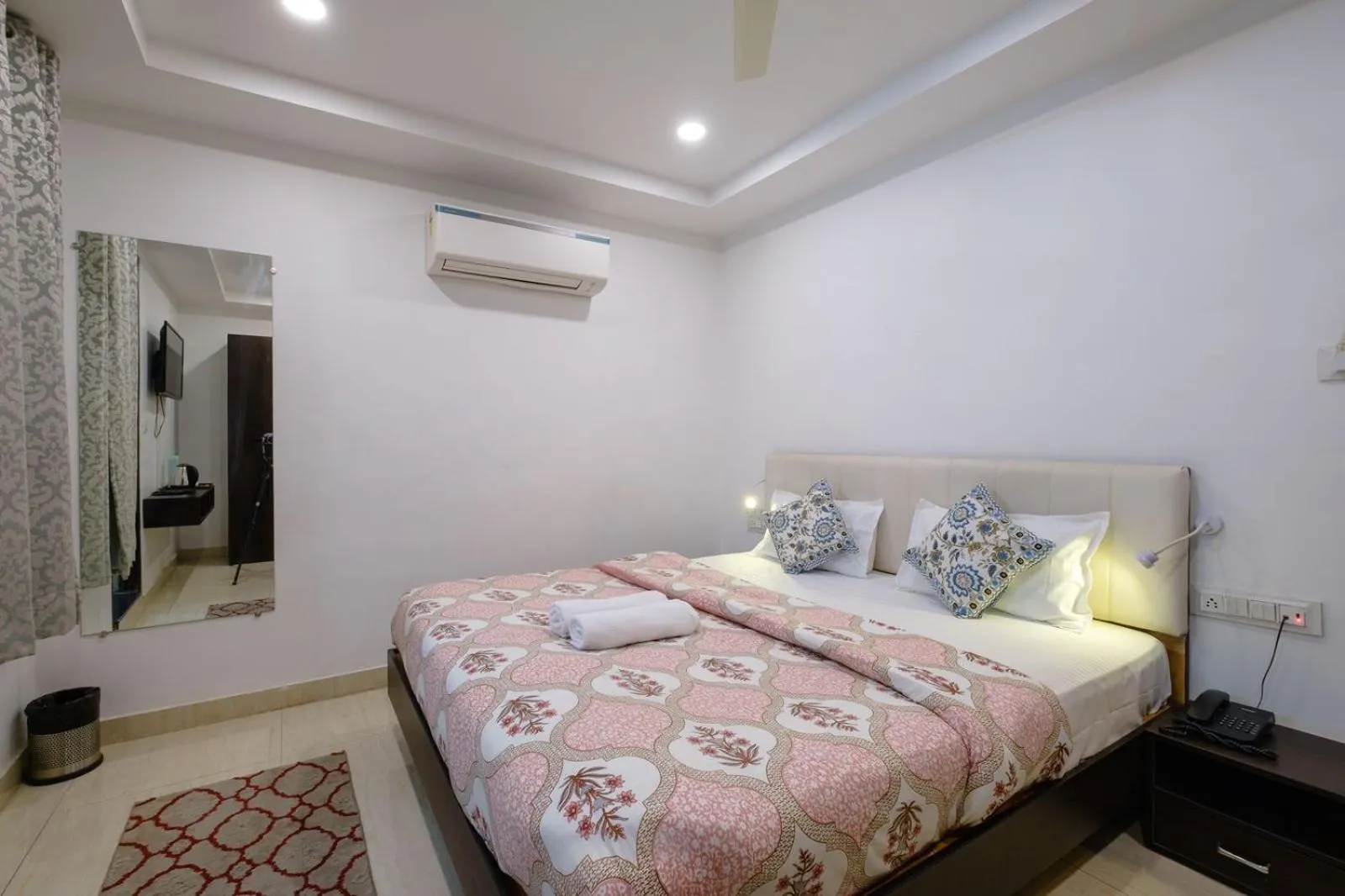 Property building, Bed in Satkar Retreat - Udaipur