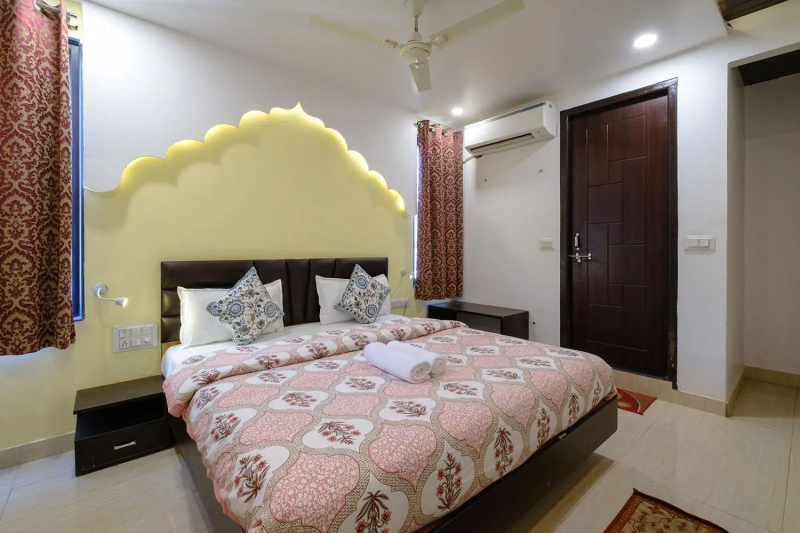 Property building, Bed in Satkar Retreat - Udaipur