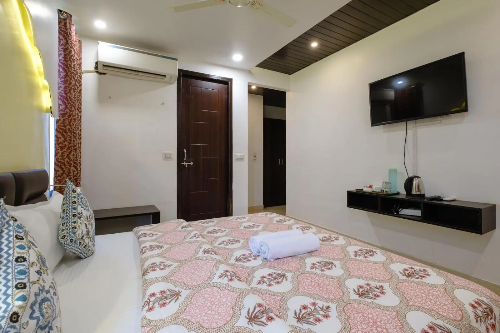 Property building, Bed in Satkar Retreat - Udaipur