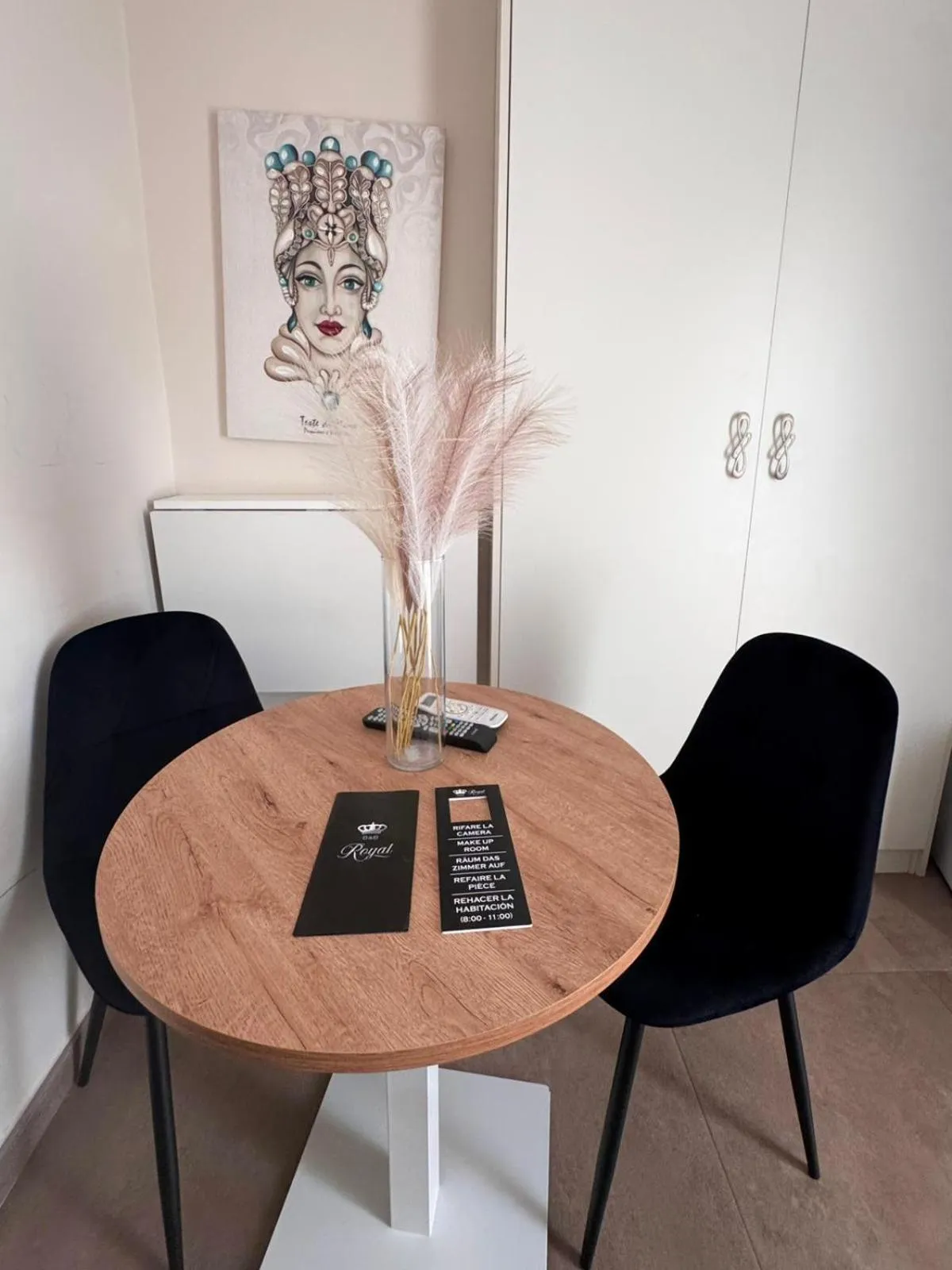 Bedroom in Philip Royal