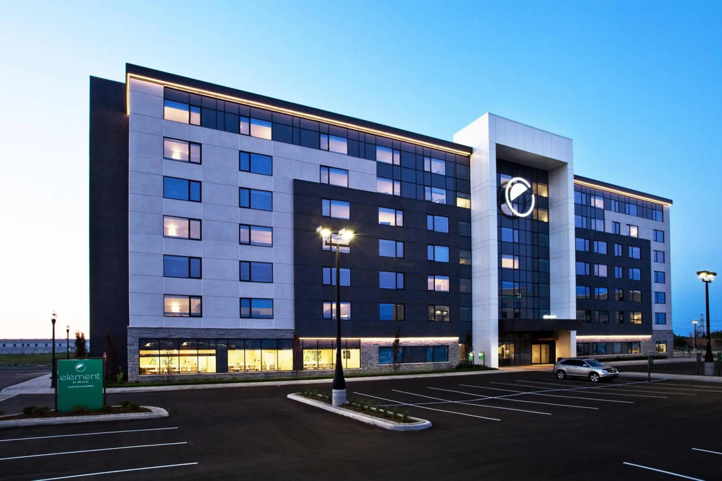 Property building in Element Vaughan Southwest Property building in Element Vaughan Southwest