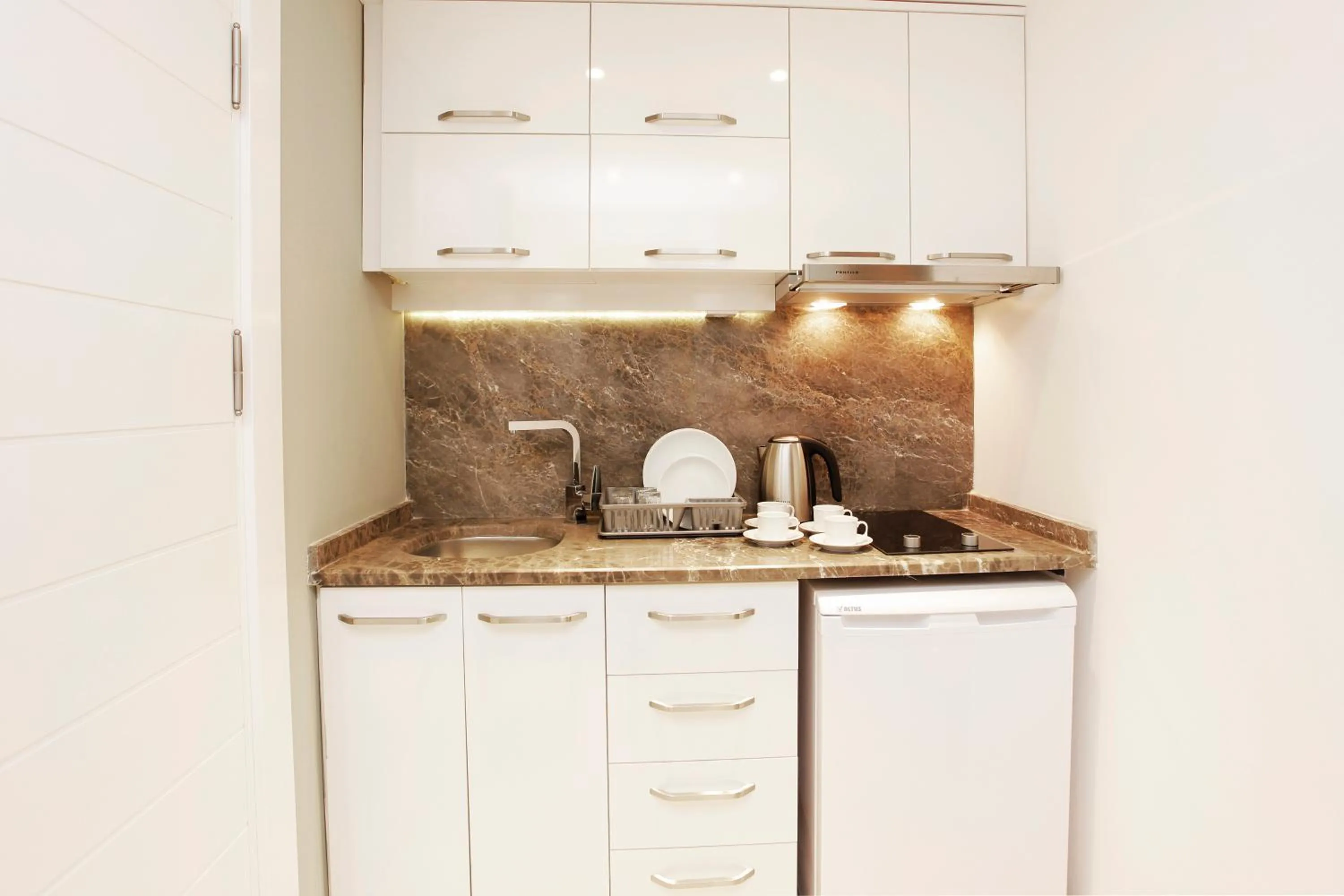 Spring in Kleopatra Suit Hotel