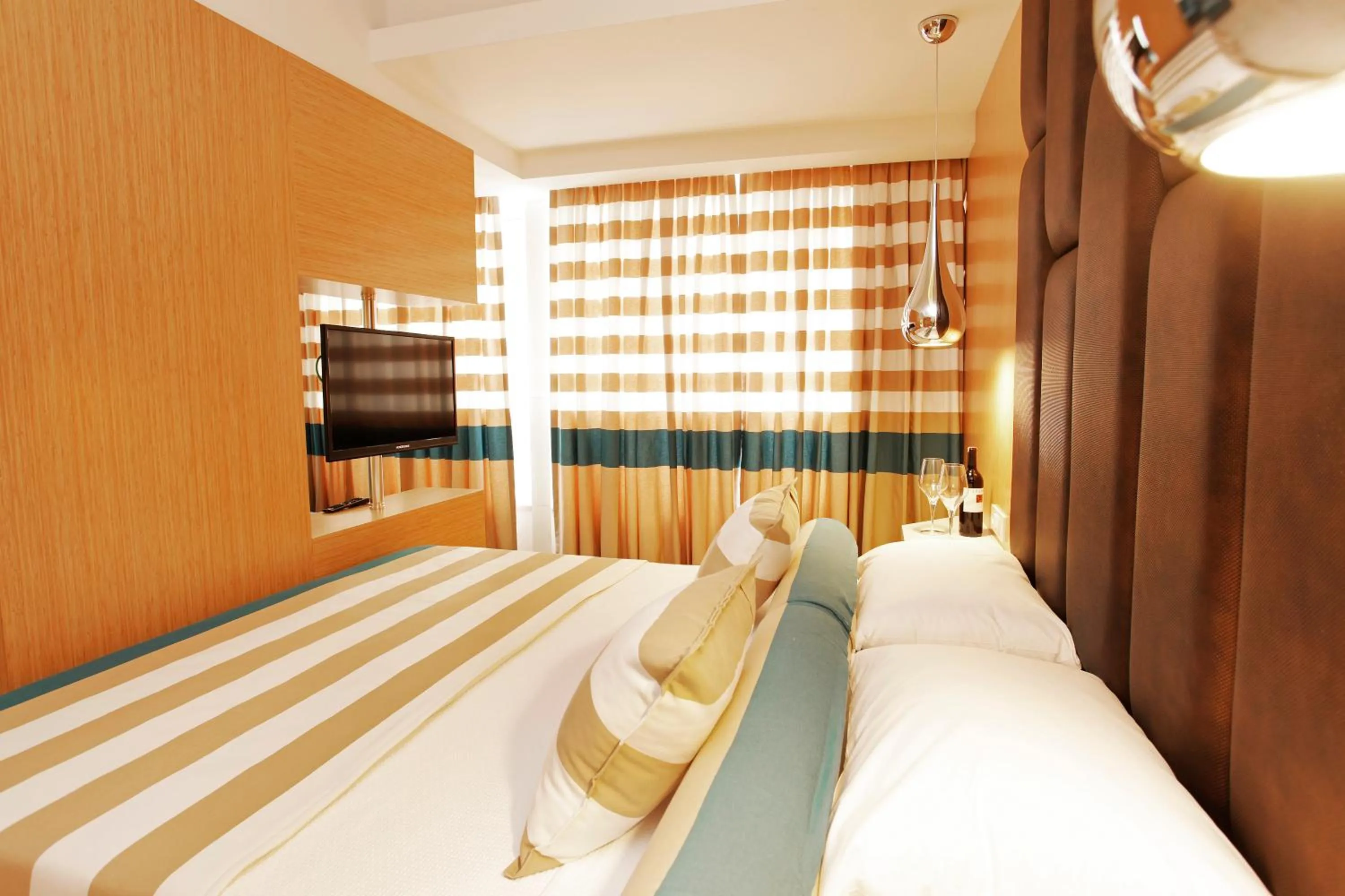 Spring, Bed in Kleopatra Suit Hotel