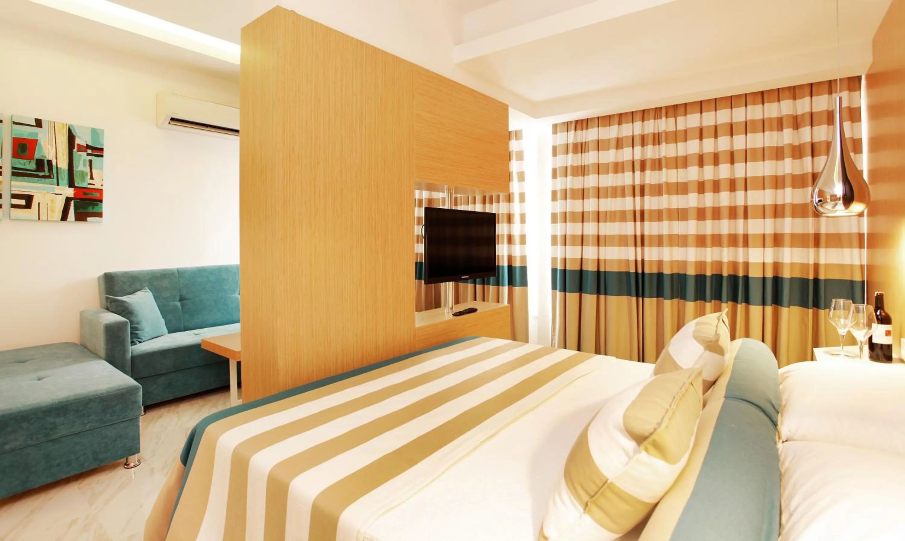 Spring, Bed in Kleopatra Suit Hotel