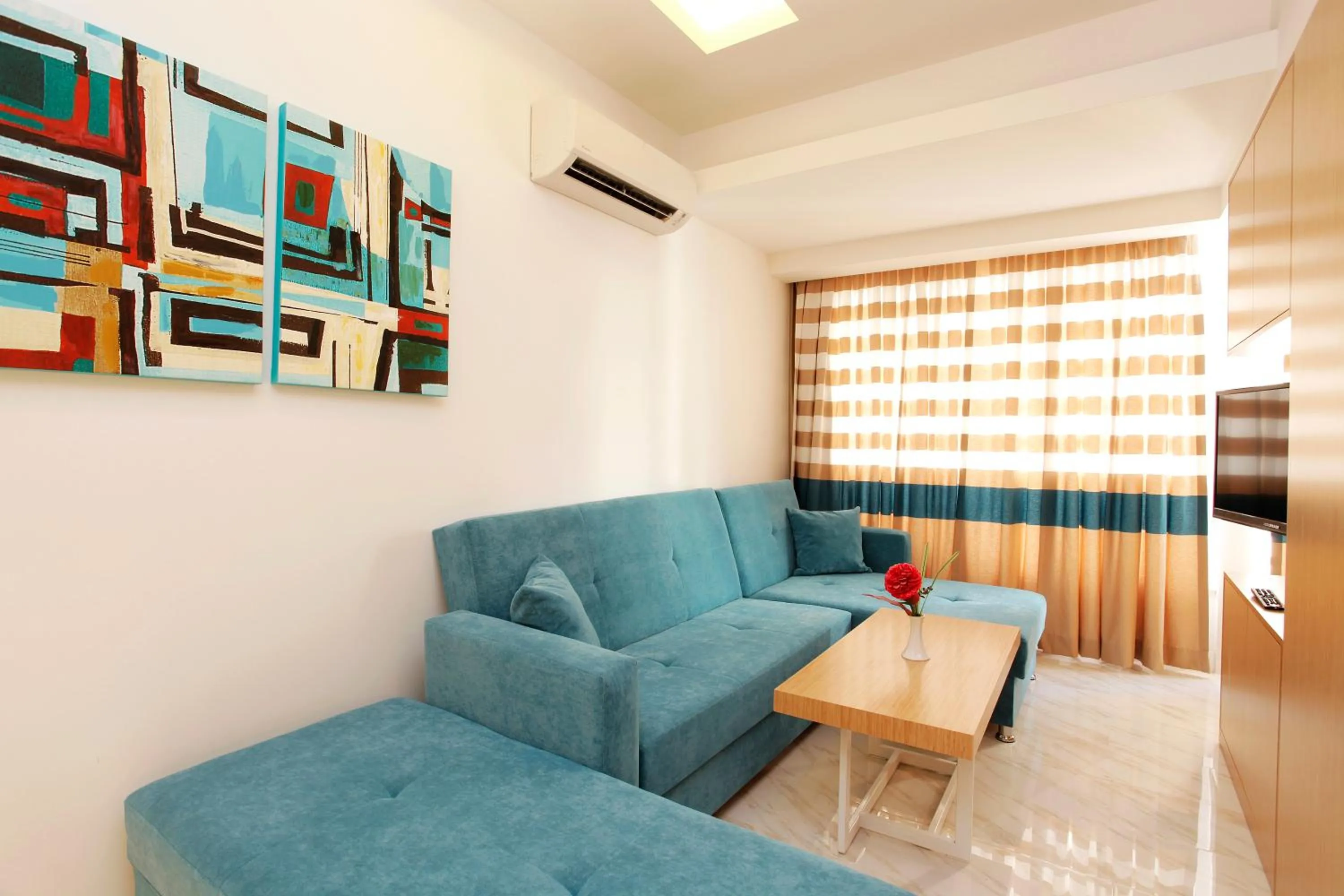 Spring in Kleopatra Suit Hotel