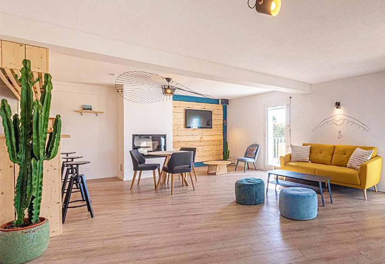 Communal lounge/ TV room in Naéco Le Pouldu