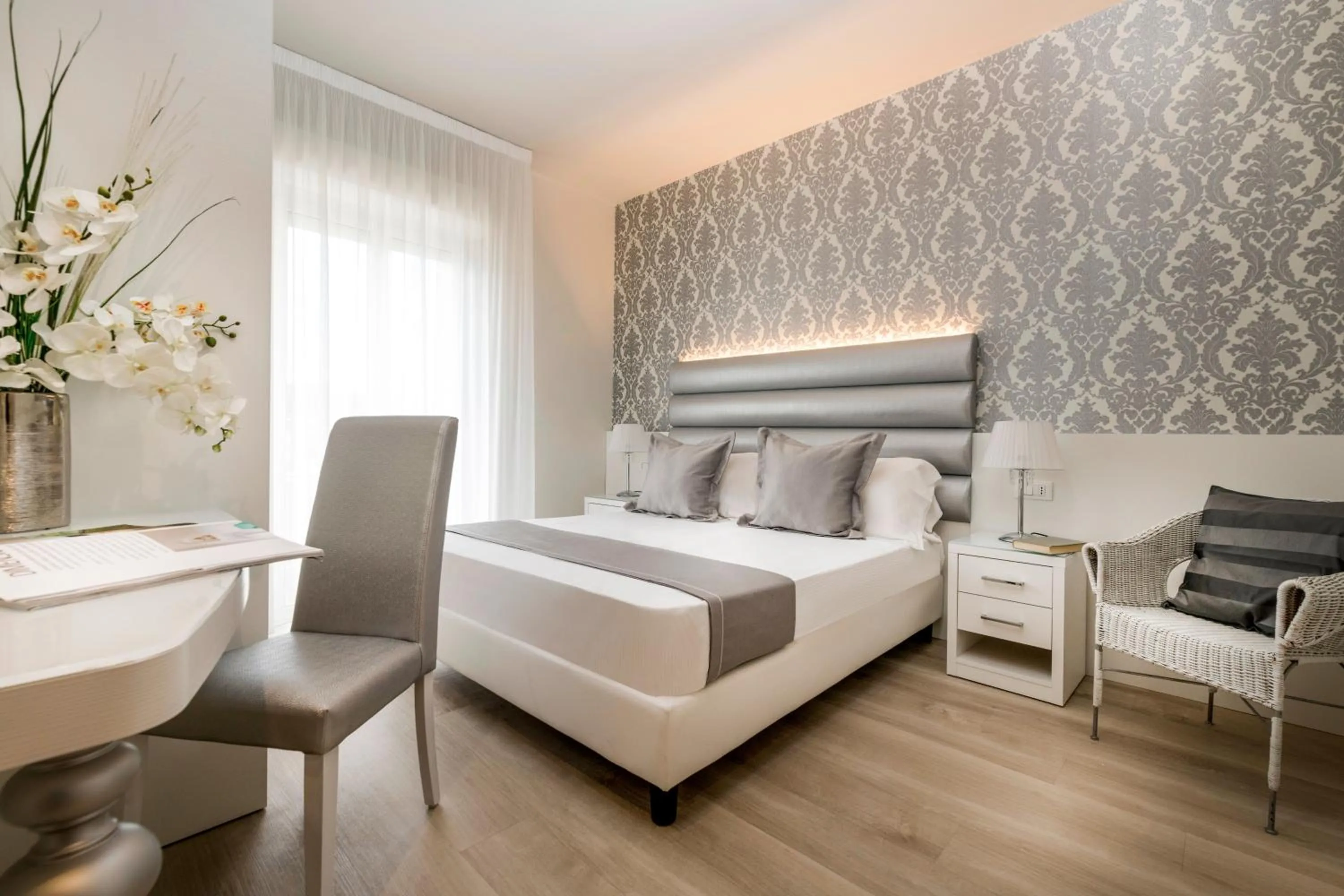 Garden view, Bed in Hotel Riviera