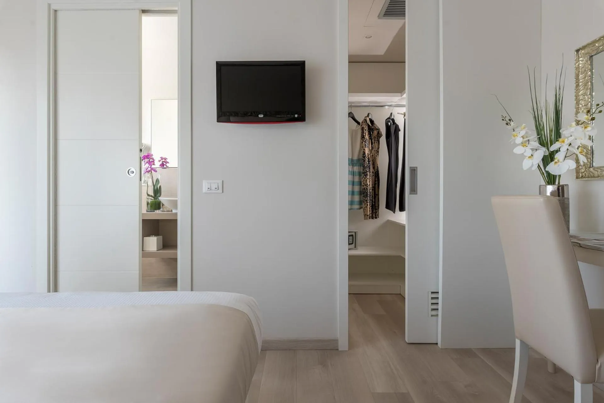 TV and multimedia, Bed in Hotel Riviera