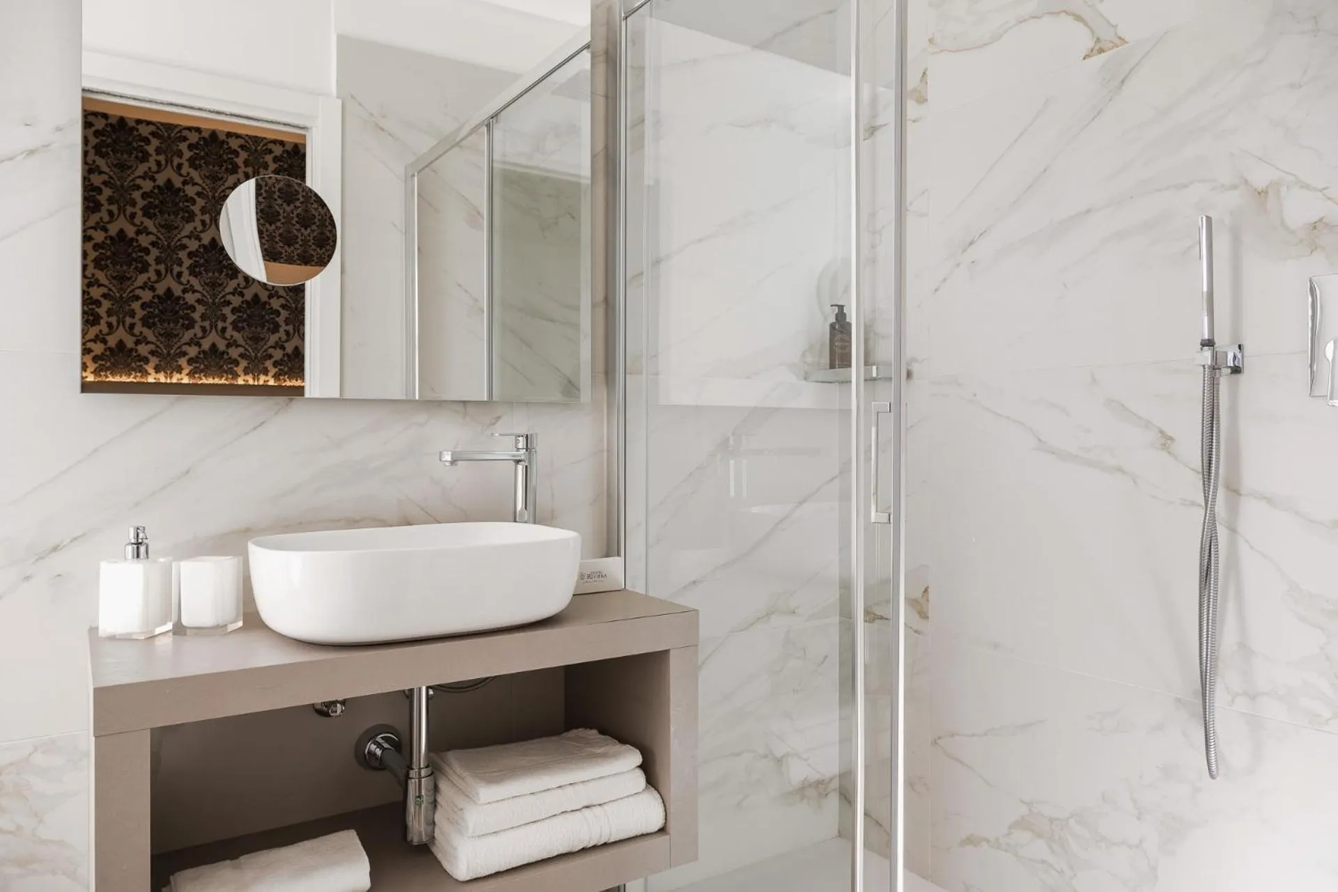 Shower in Hotel Riviera