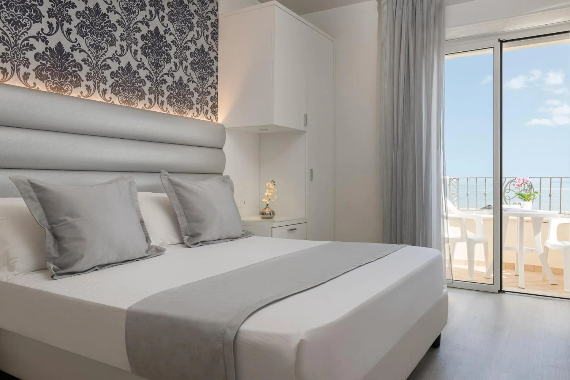 Bedroom, Bed in Hotel Riviera