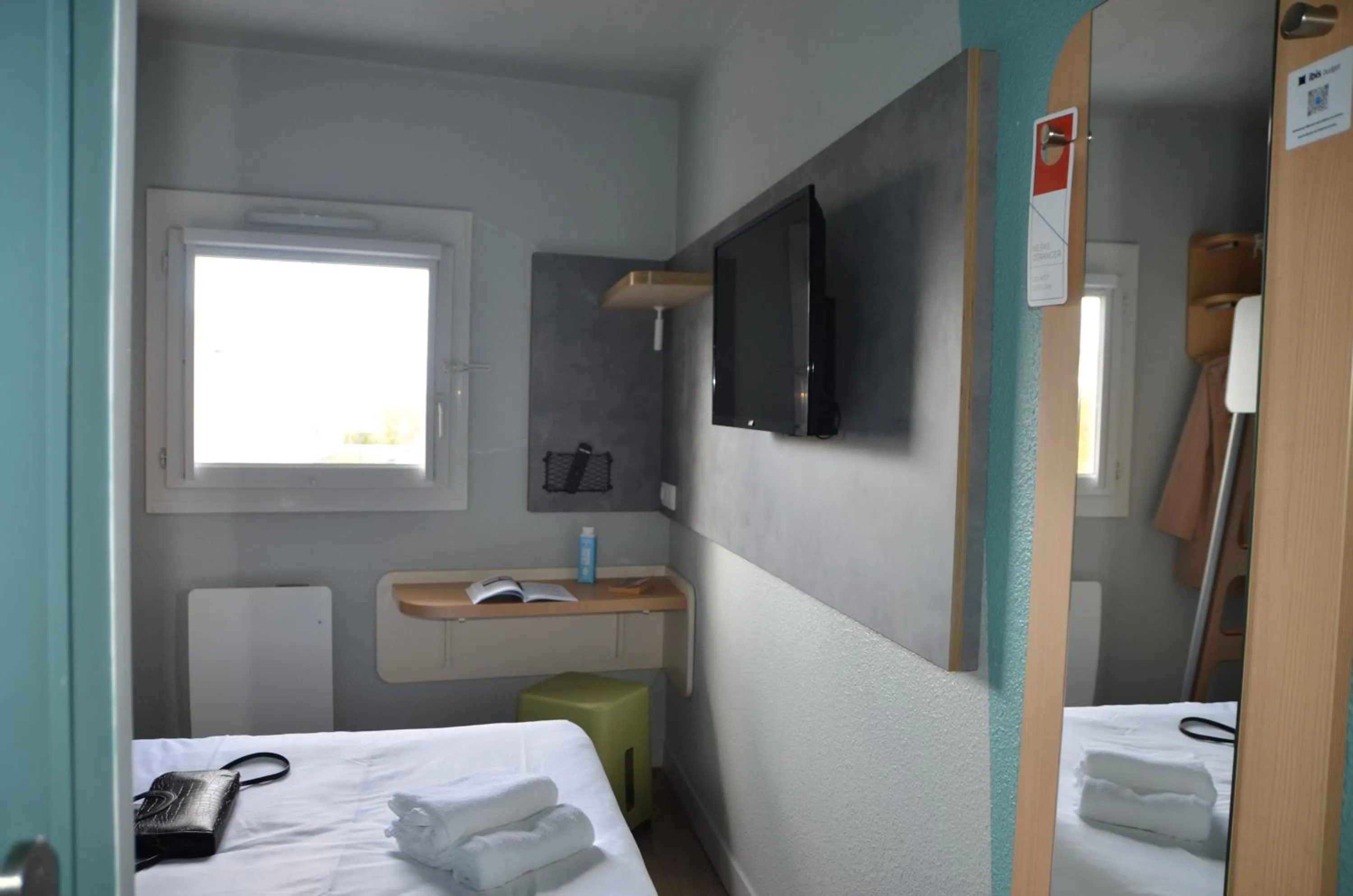 Bed in ibis budget Rouen Nord Isneauville