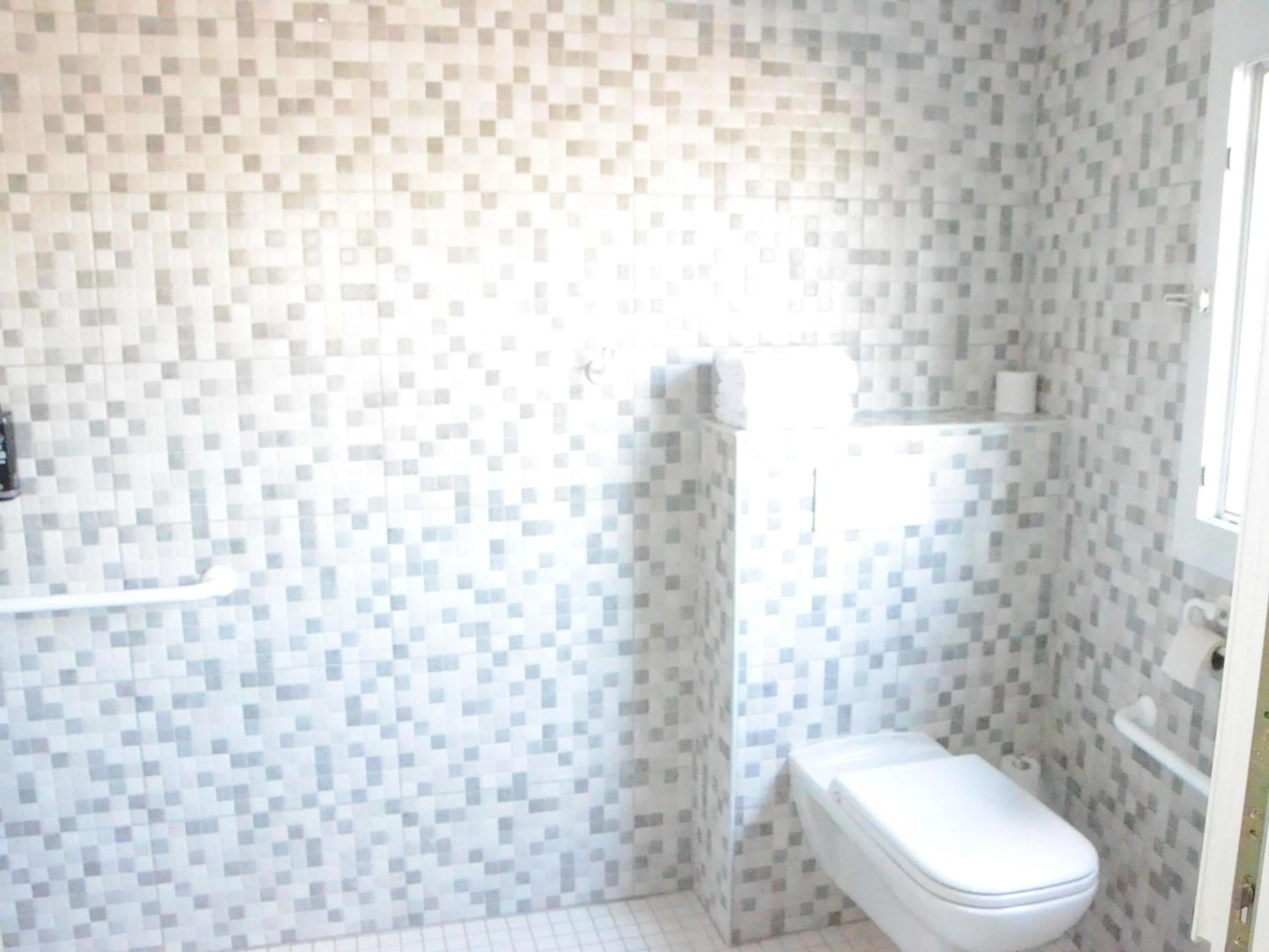 Bedroom in ibis budget Rouen Nord Isneauville