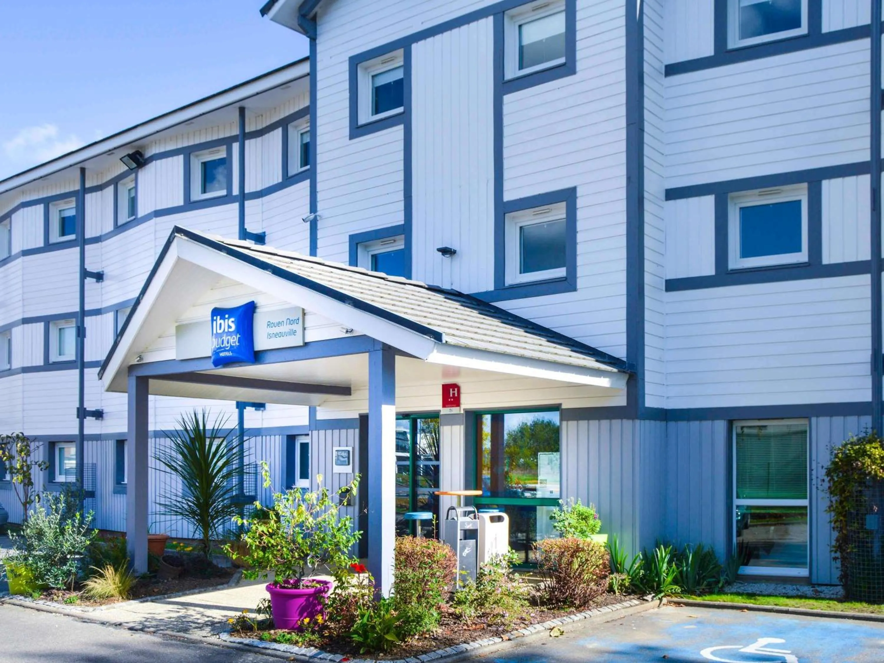 Property building in ibis budget Rouen Nord Isneauville