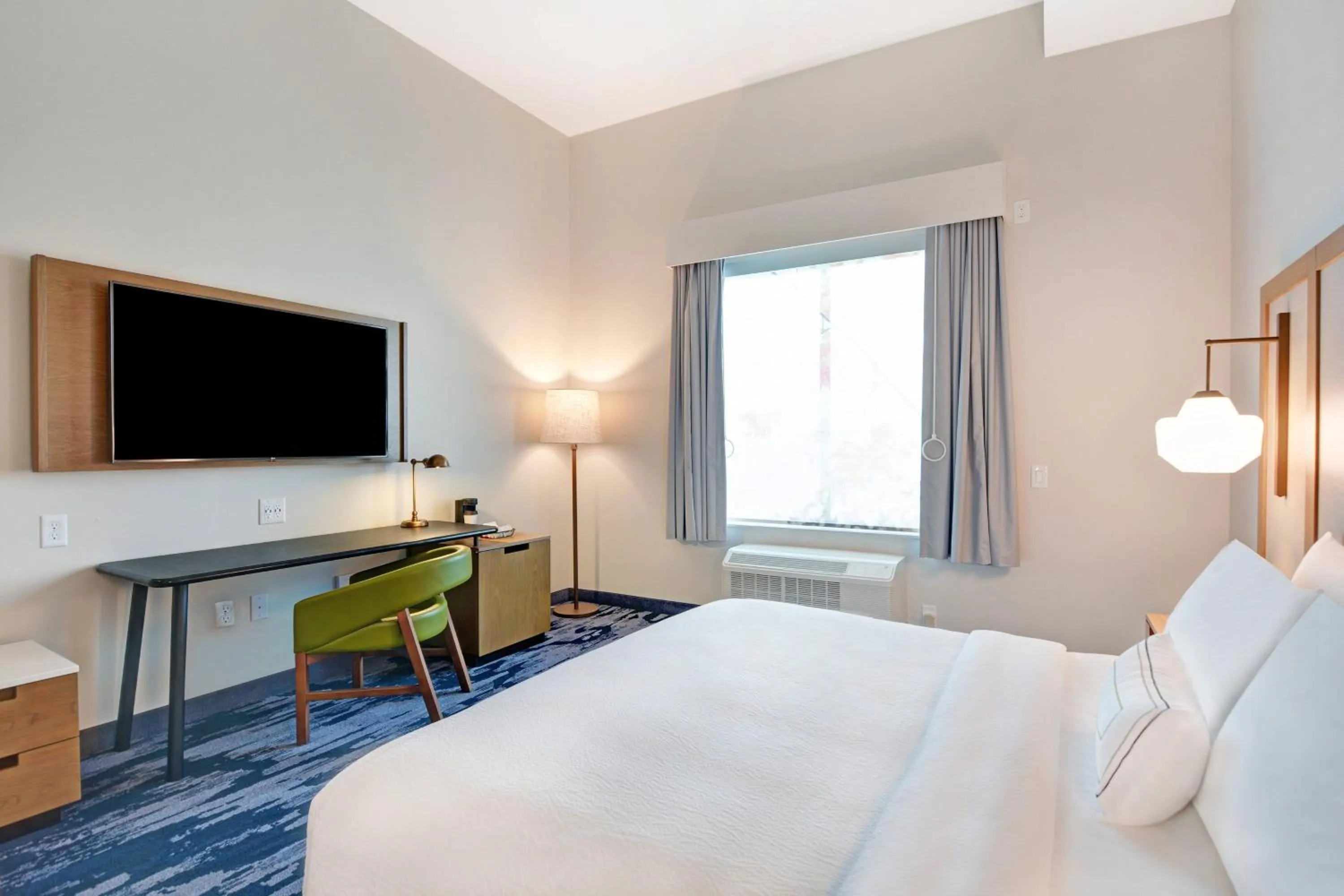 Photo of the whole room, Bed in Fairfield Inn & Suites by Marriott Houston NASA/Webster