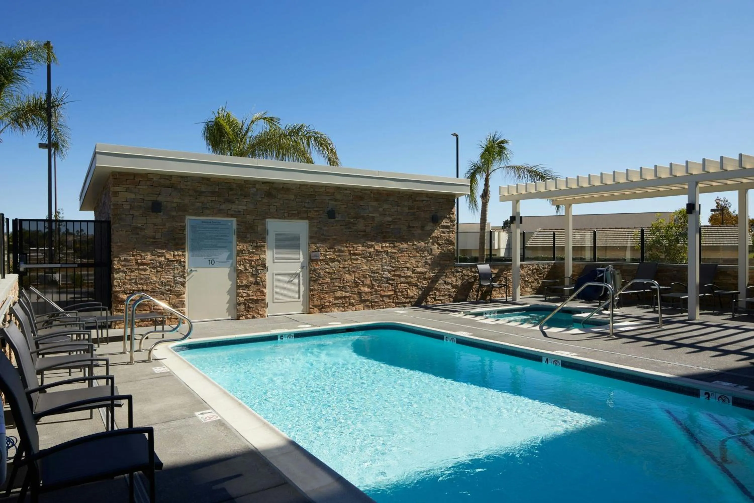Swimming pool in Fairfield Inn & Suites by Marriott Riverside Moreno Valley