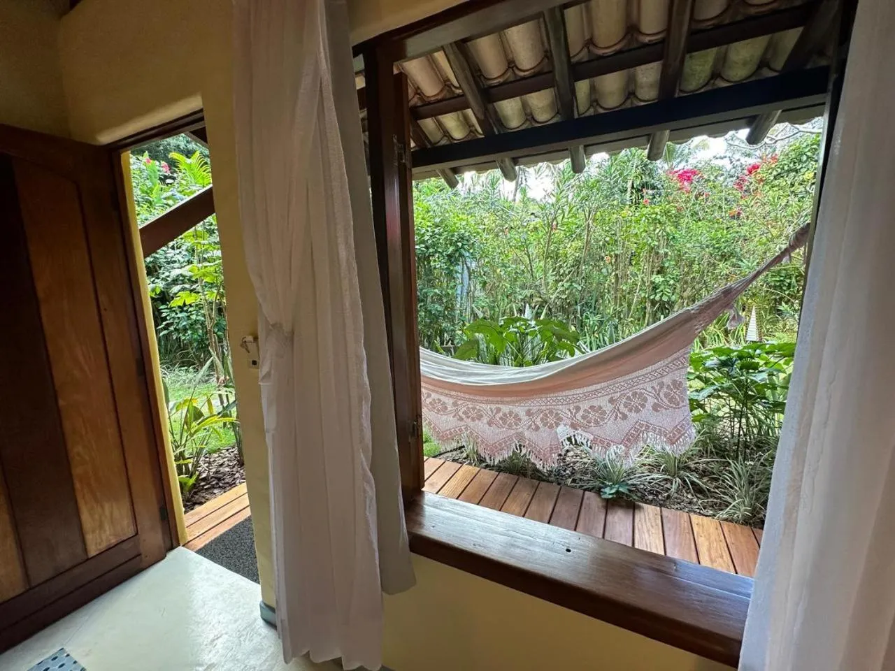 Garden view in Pousada Enseada do Espelho