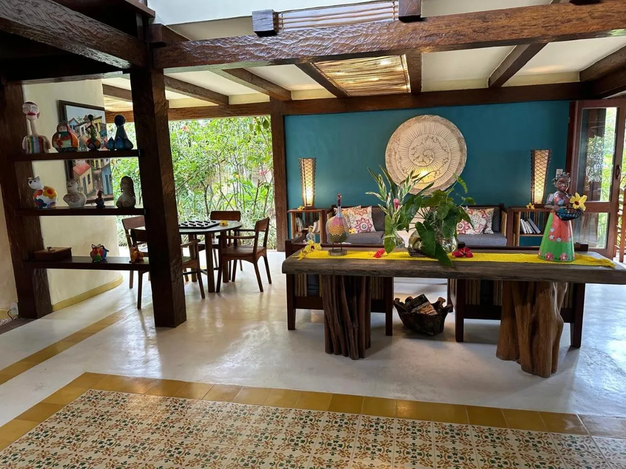 Seating area in Pousada Enseada do Espelho